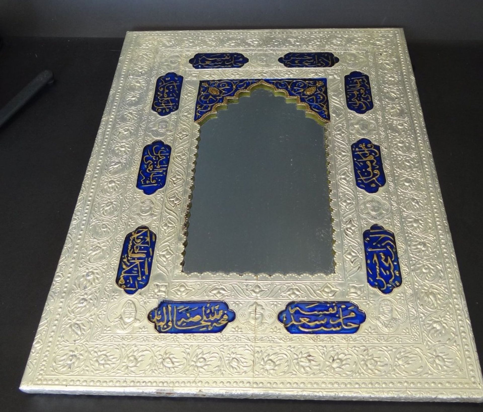 Wandspiegel, geprägtes Silber mit emaillierten Feldern, diese arabisch beschriftet, leichte - Bild 2 aus 10
