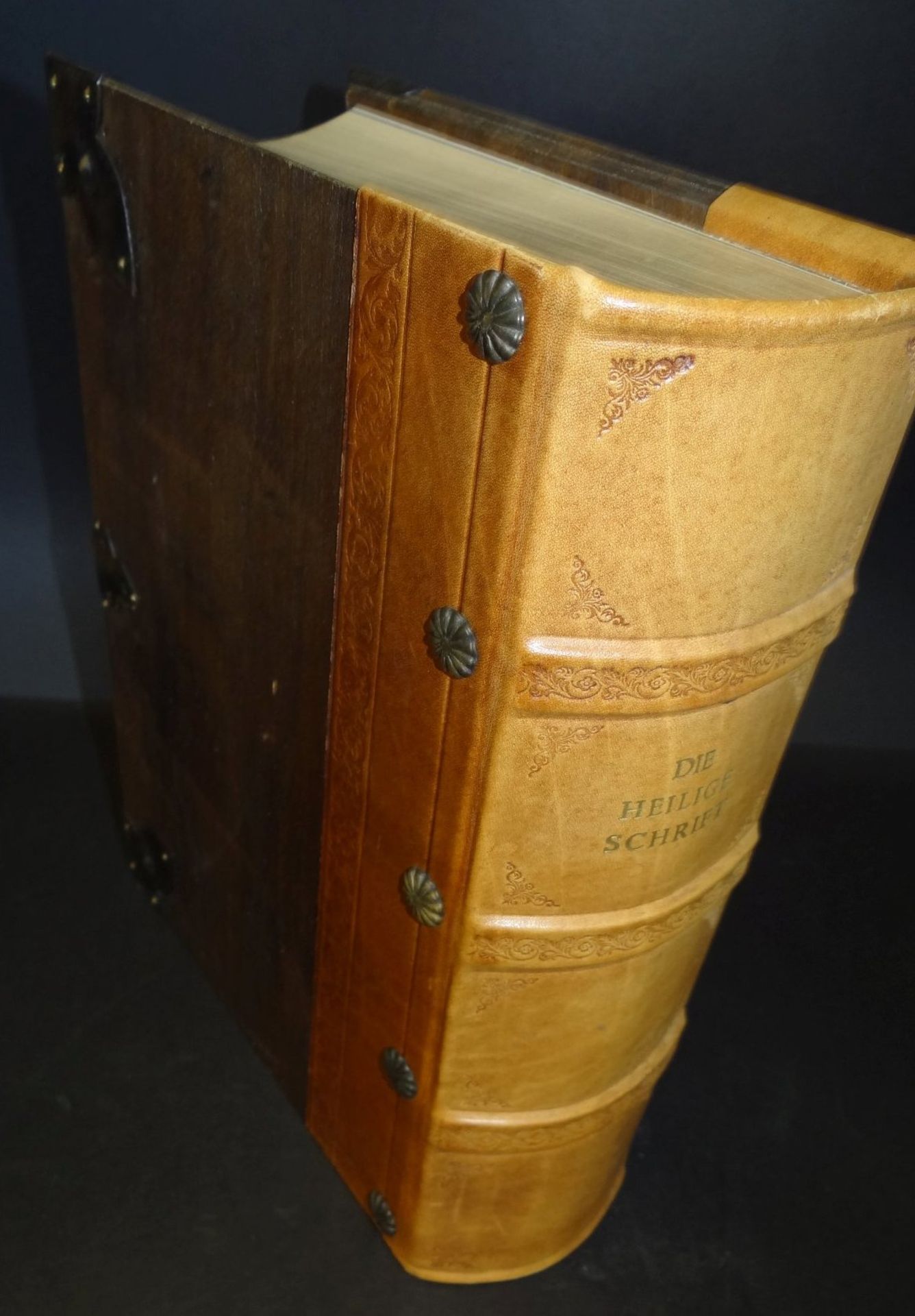 Die Heilige Schrift, in Holzeinband mit Lederrücken, mit Metallecken und Applikation, allseitig - Bild 2 aus 7
