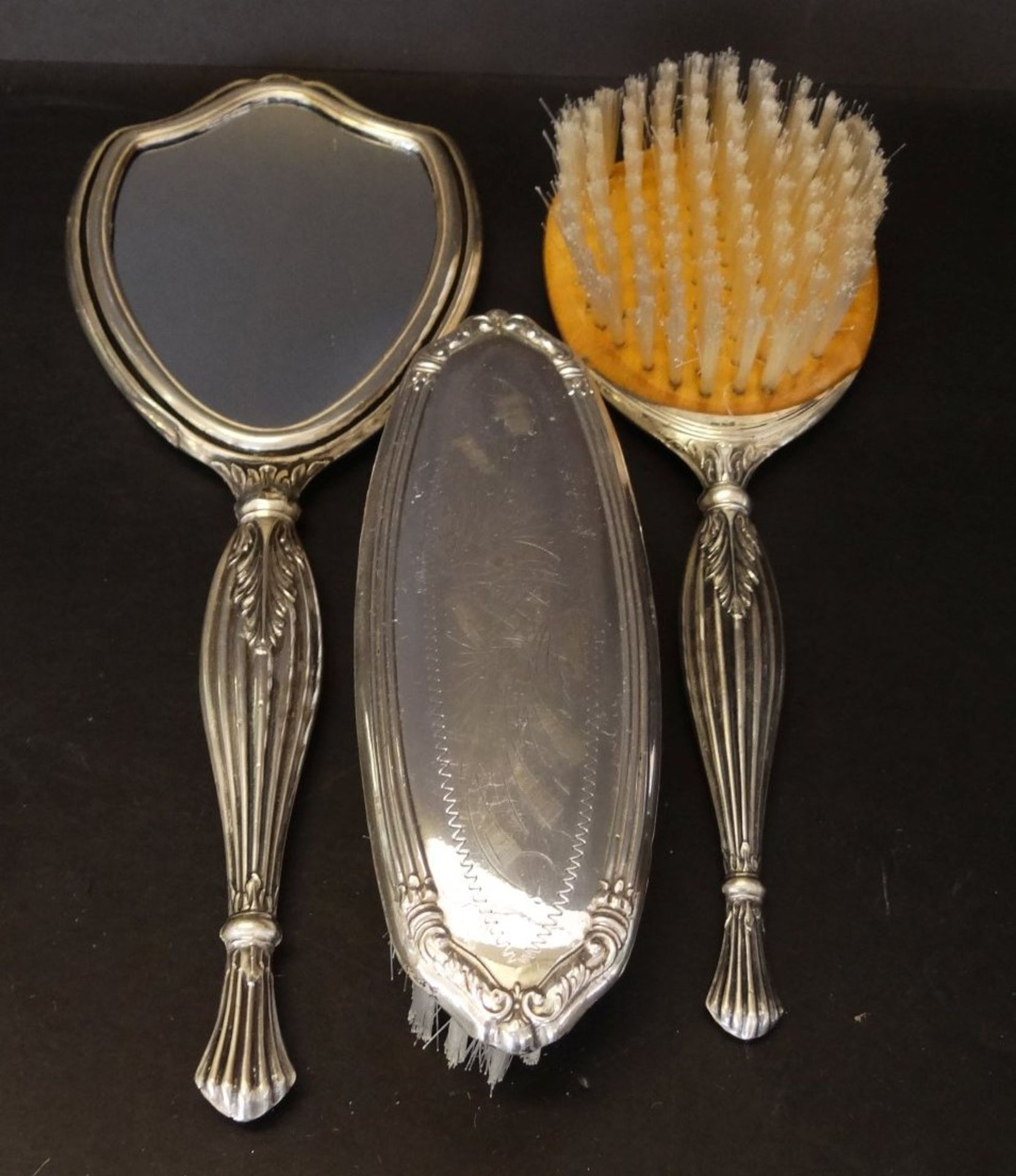 3 tg. Friesierset, Silber-800-, Hand-Spiegel, 2 Bürsten, L-29 cm, alles gut erhalte