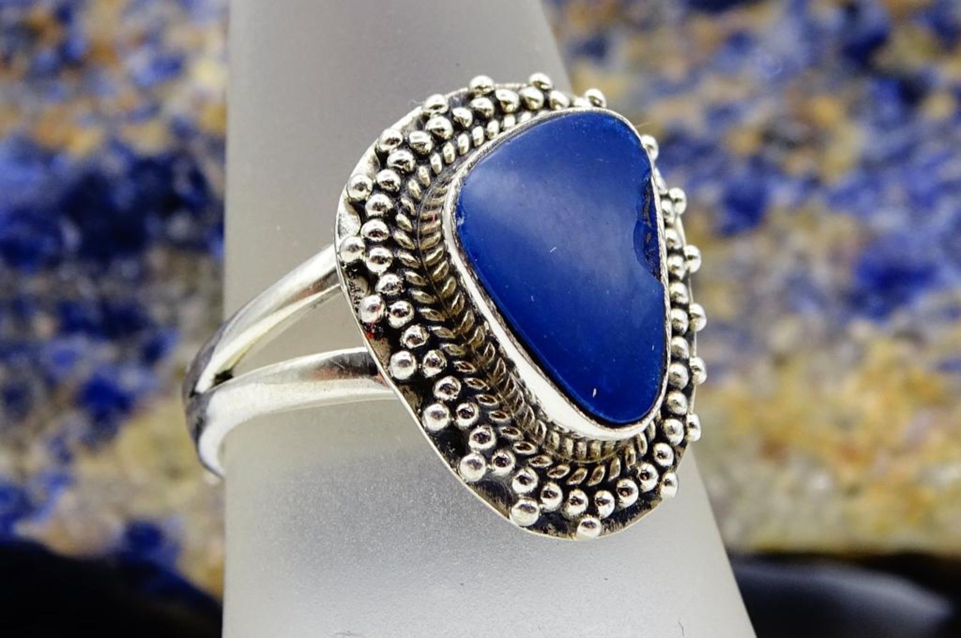 925er Silber Ring mit einer blauen Platte,diese am Rand bestossen, 5,5gr., RG 56