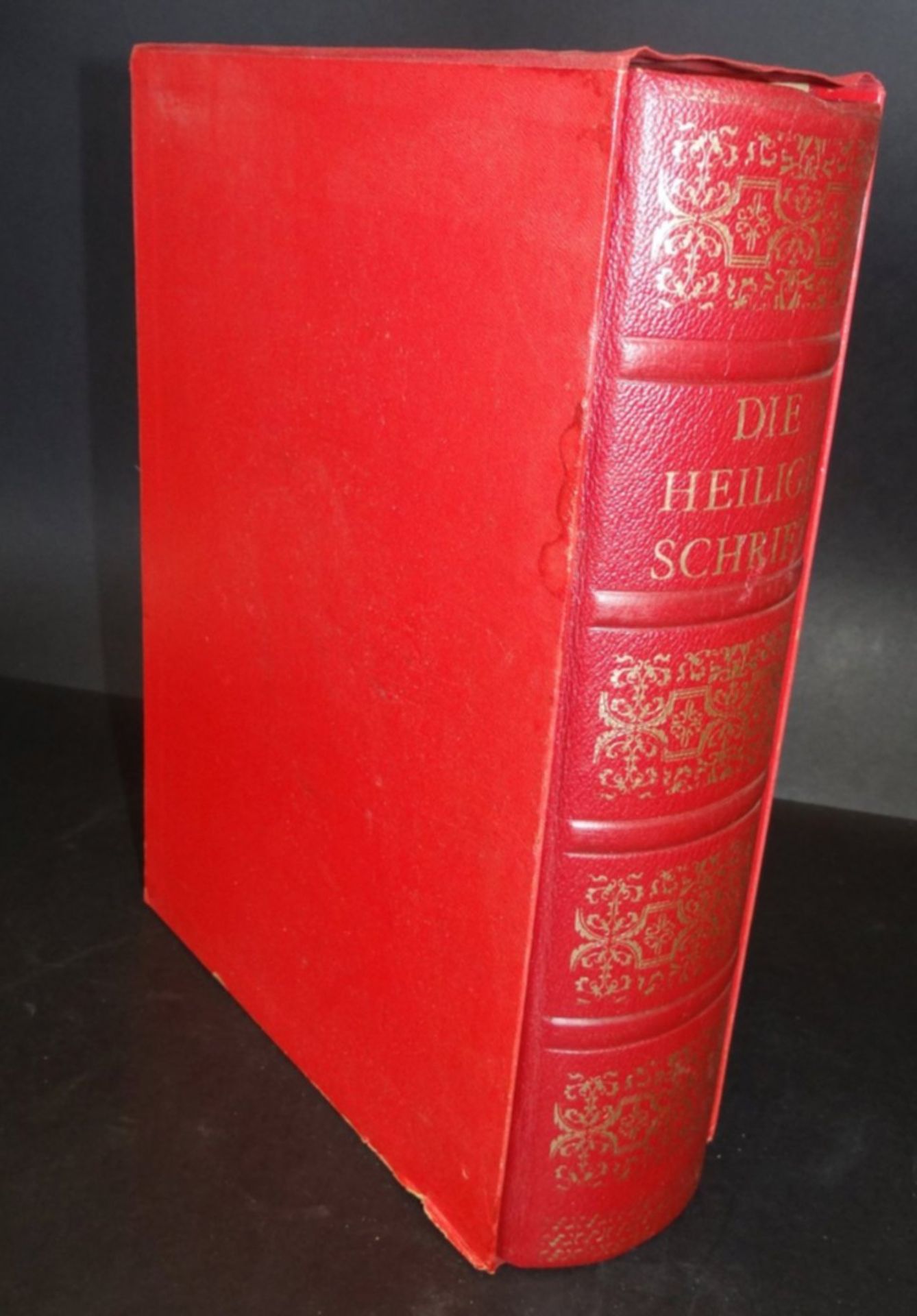 "Die Heilige Schrift" in Schuber, 194, illustriert und mit Erläuterungen, Goldschnitt, sehr gut