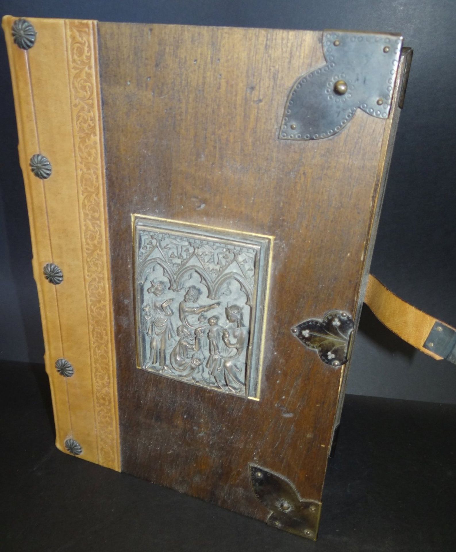 Die Heilige Schrift, in Holzeinband mit Lederrücken, mit Metallecken und Applikation, allseitig - Image 3 of 7