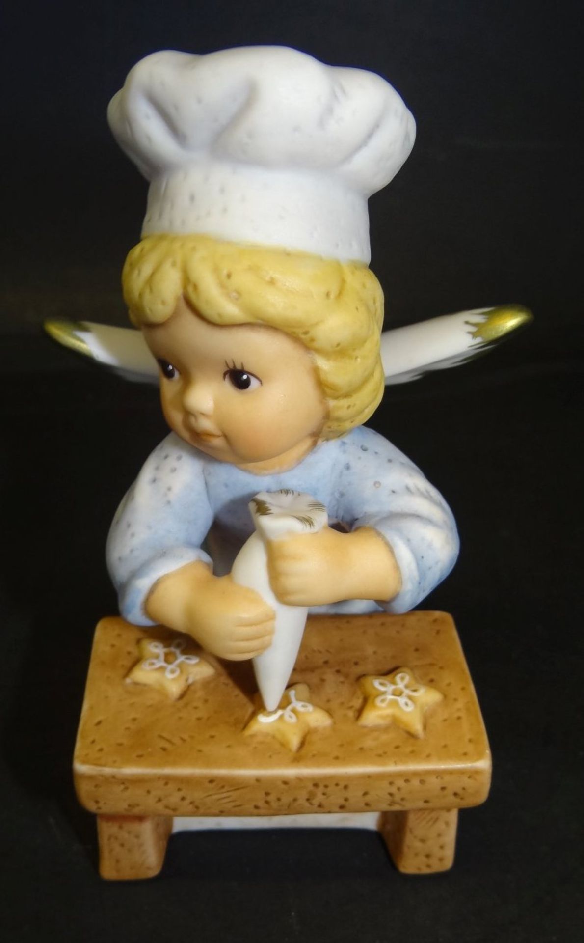 Goebel-Figur "Engel mit Spritzbeutel" in OVP, H-11,5 cm - Bild 3 aus 5