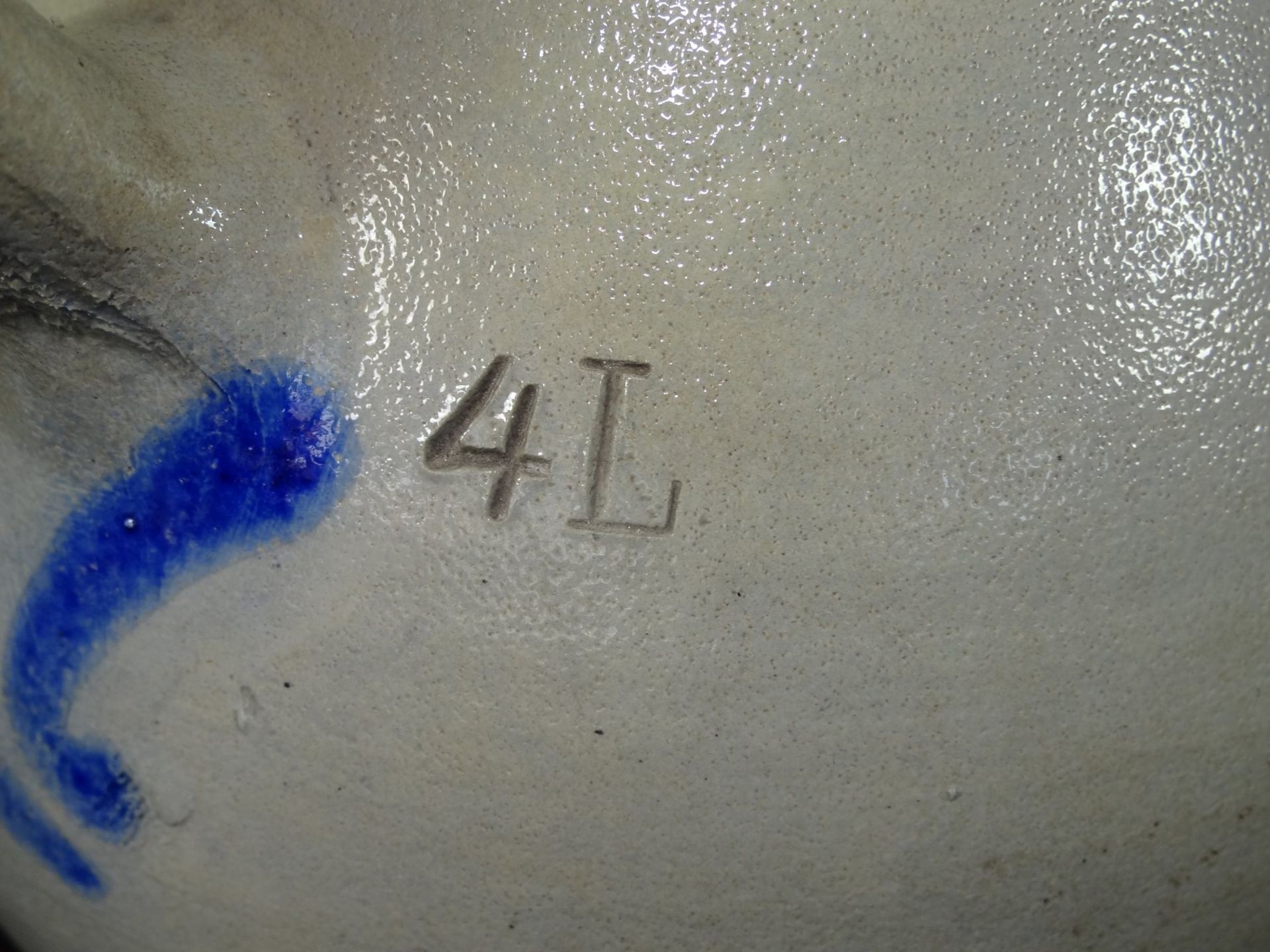 4 Liter Krug, Steinzeug mit Blaumalerei, Ausguss mit Abplatzer, H-31 cm - Bild 4 aus 6