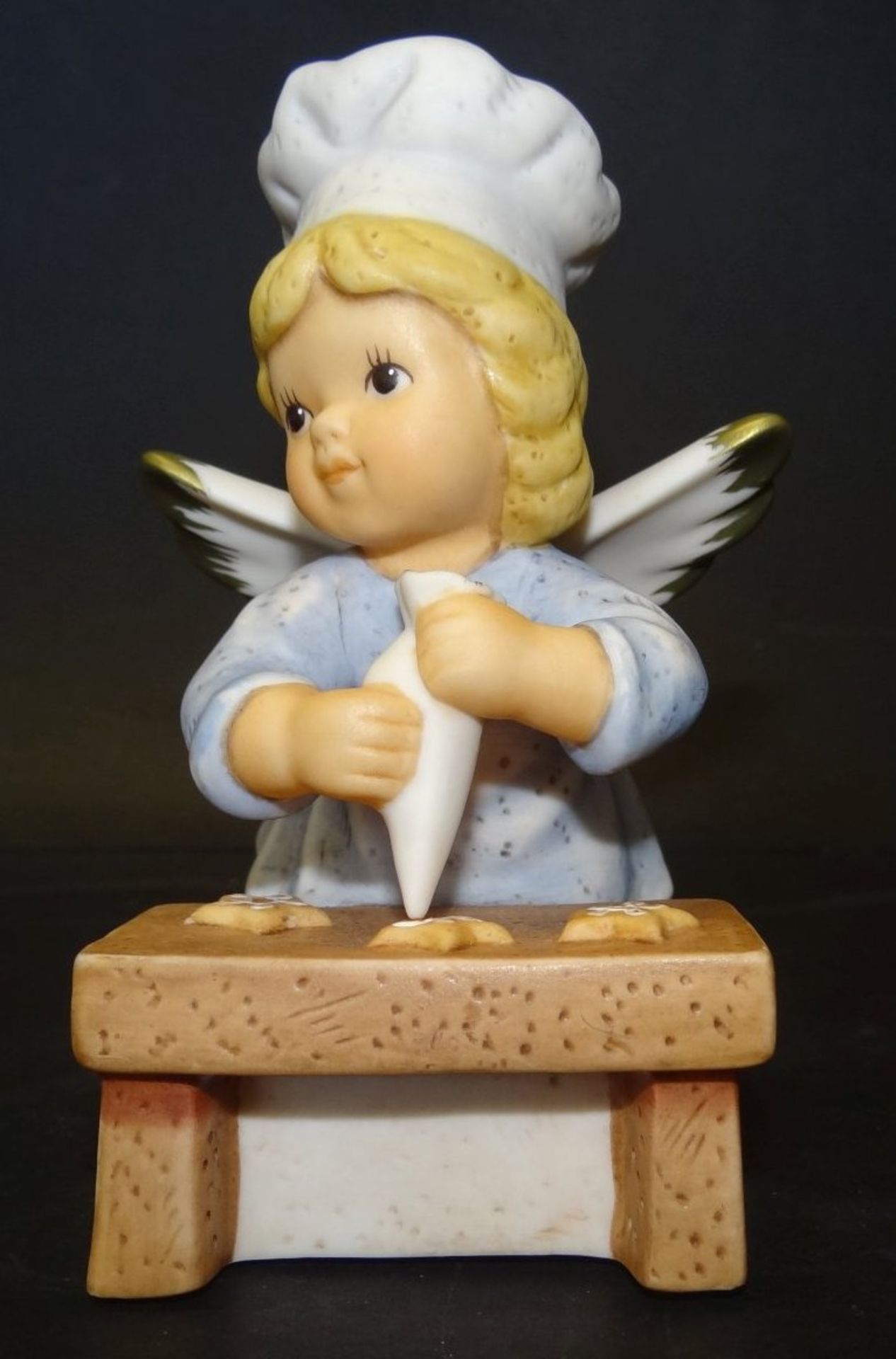 Goebel-Figur "Engel mit Spritzbeutel" in OVP, H-11,5 cm - Bild 2 aus 5
