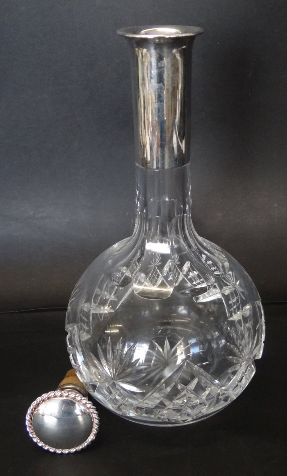 Kristallkaraffe mit Silberhals, -835- WTB, H-24 cm, anbei nicht originaler Korkenhalter - Bild 2 aus 4