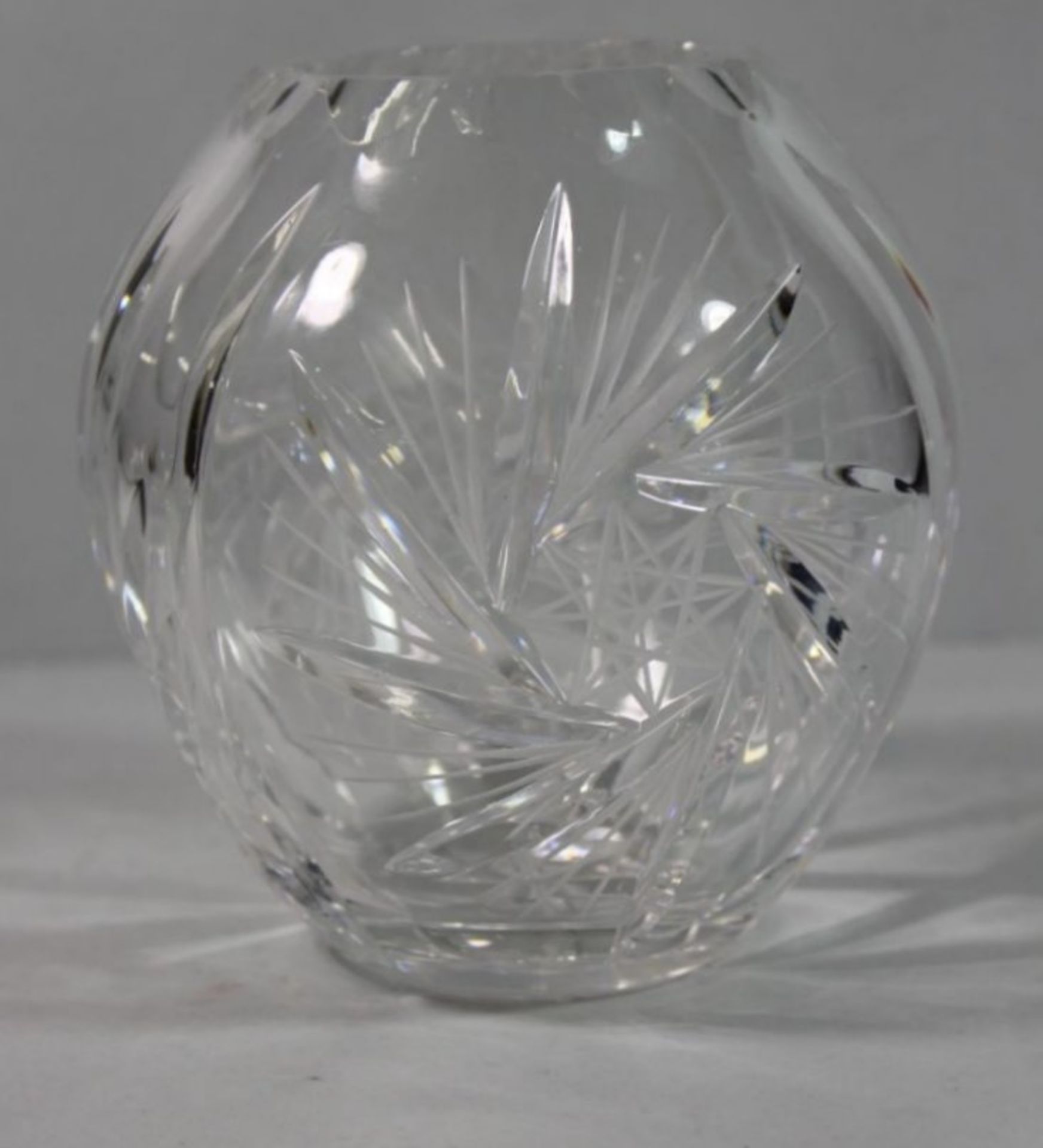 kl. Kristallvasen Schleuderstern, H-14cm.