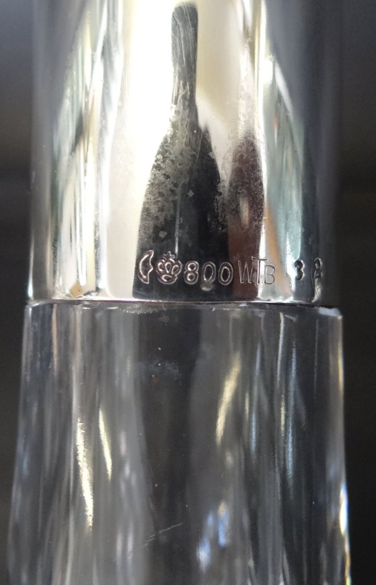 Kristallkaraffe mit Silberhals, -835- WTB, H-24 cm, anbei nicht originaler Korkenhalter - Bild 3 aus 4