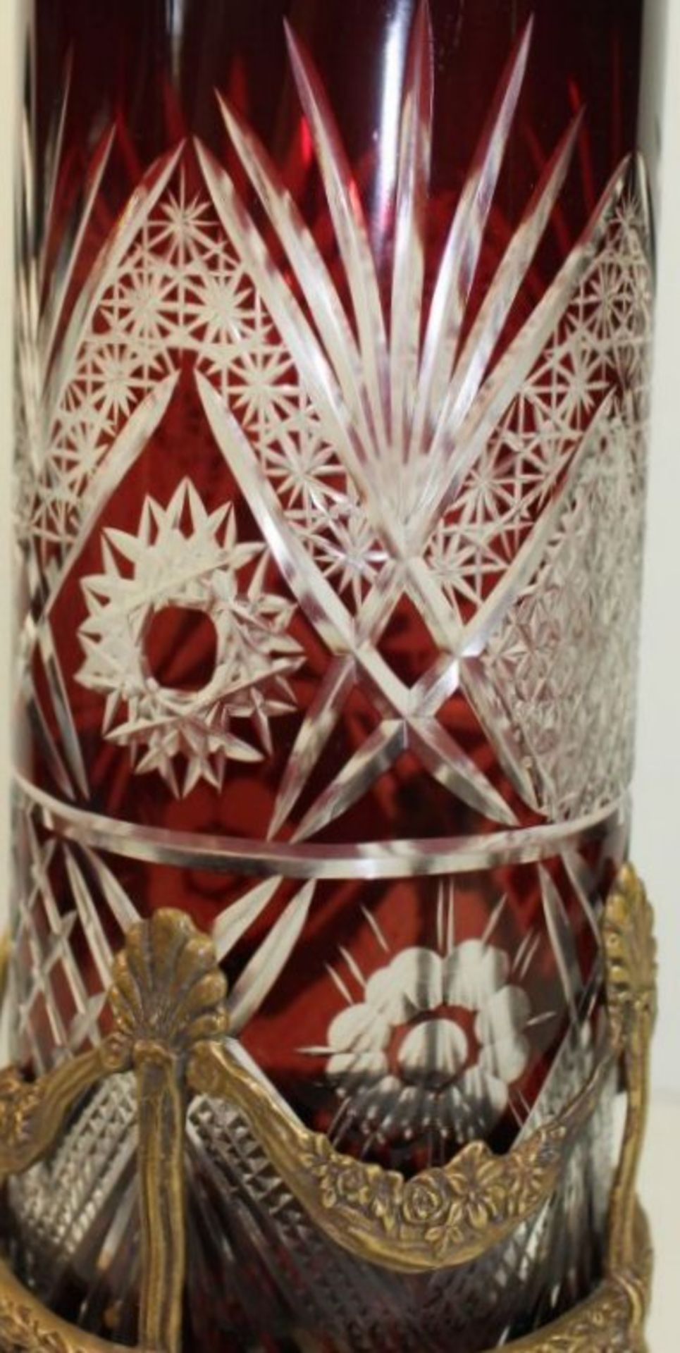 Vase mit wohl Messingmonturen, rotüberfangen und beschliffen, älter, H-25cm - Bild 4 aus 4