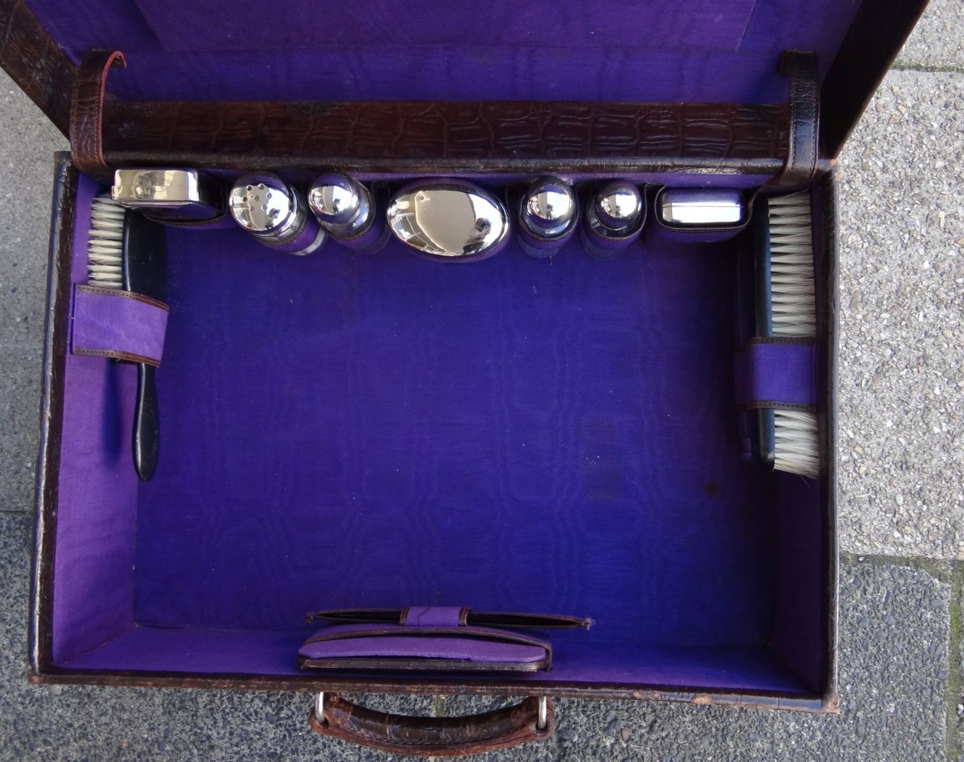 kl. Handkoffer mit Reiseutensilien, 12 Teile, H-14 cm, 31x46 cm - Bild 3 aus 6