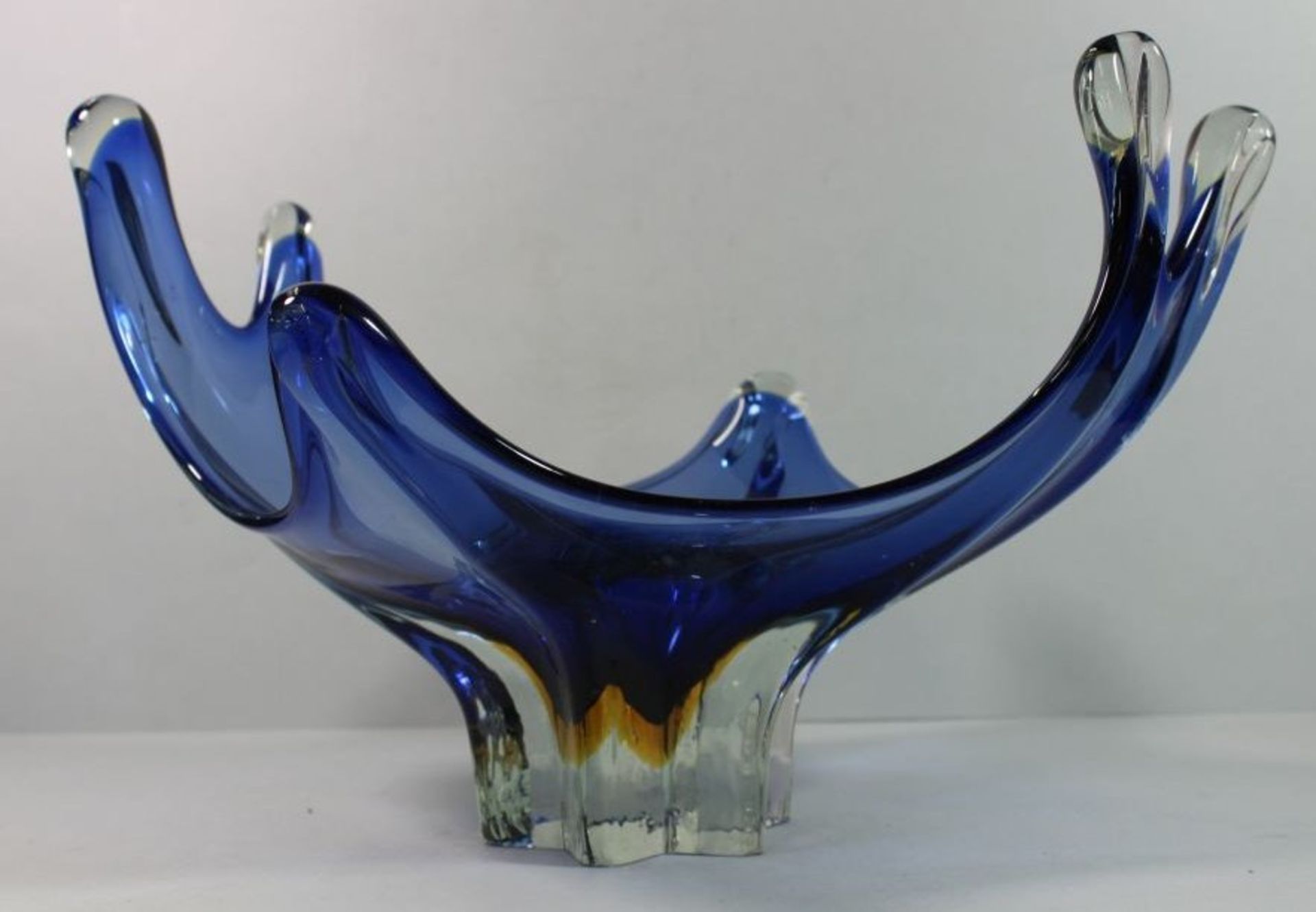 gr. Fingerschale, Murano, dreifarbiges Glas, H-22cm B-37cm. T-28cm.