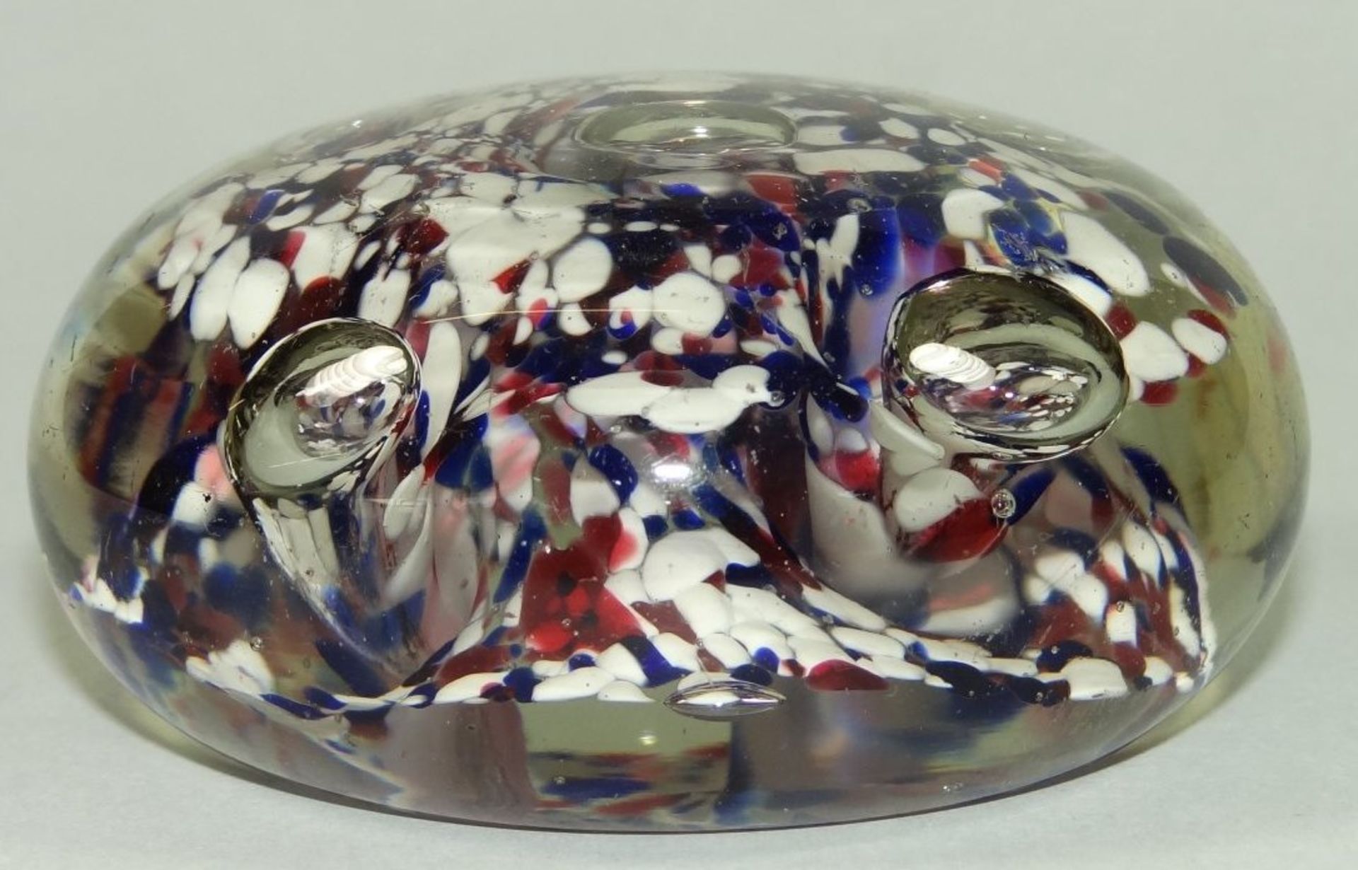 Paperweight mit bunten Einschmelzungen, Luftblasen, H-4 cm, D-8 cm - Bild 3 aus 3