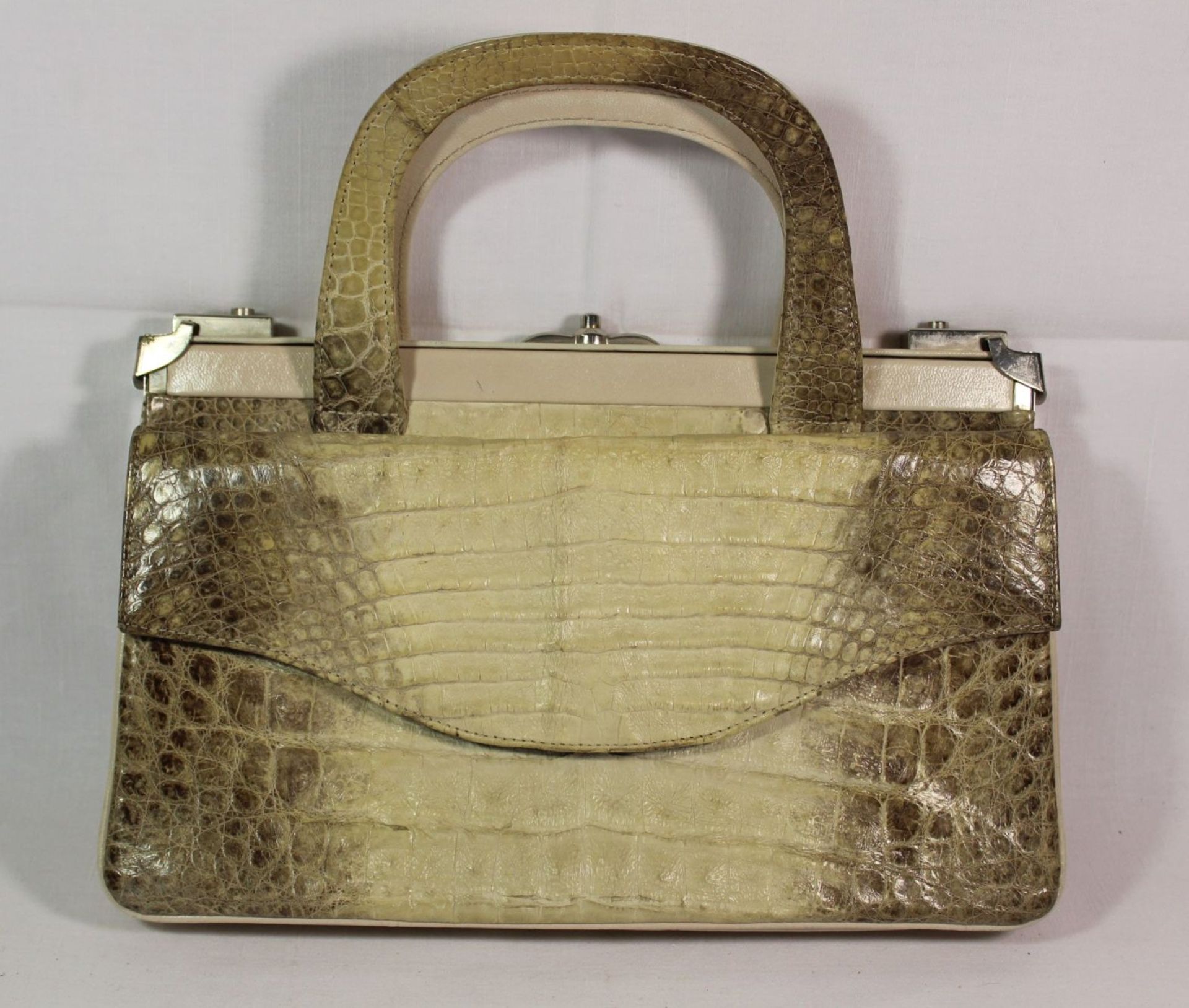 Damenhandtasche, Krokoleder, älterm leichte Tragespuren, 20 x 32cm.