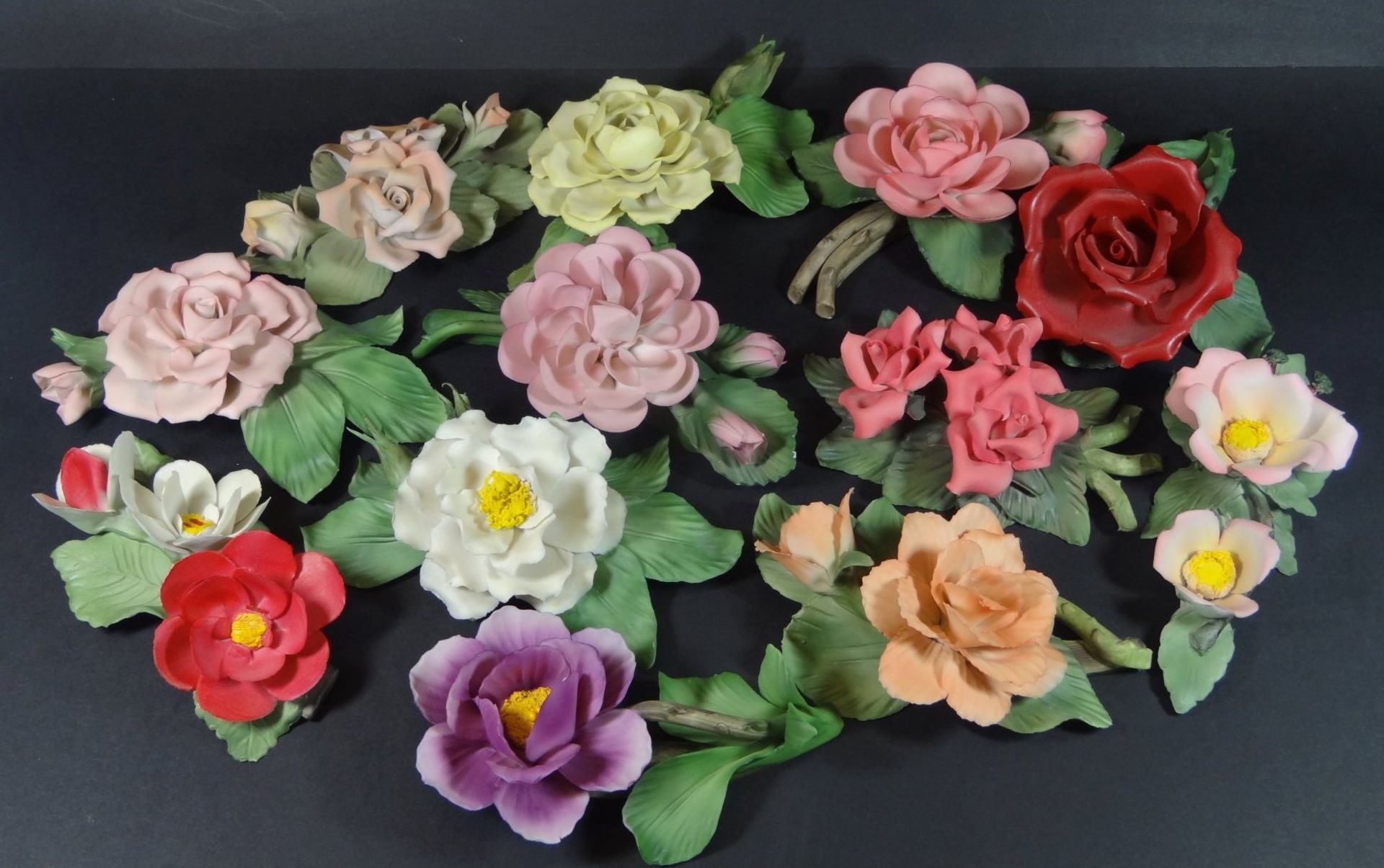 12x Tafeldekoration, Rosen, "Capodimonte" von Franklin Mint, um 1985, ca. 7 cm, L- 15 cm, einige