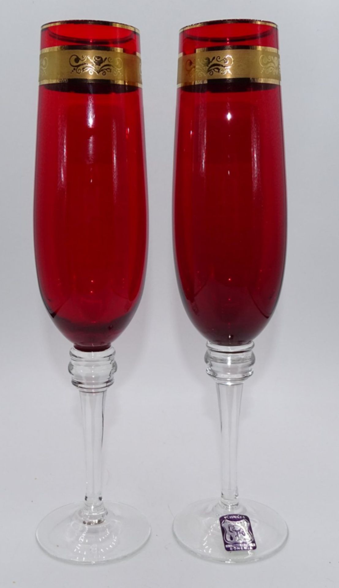 2 Sektgläser, rot mit Ätzgolddekor, Bohemia, H-25