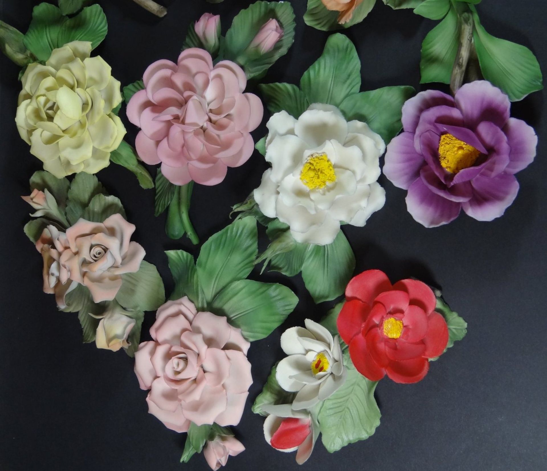 12x Tafeldekoration, Rosen, "Capodimonte" von Franklin Mint, um 1985, ca. 7 cm, L- 15 cm, einige - Bild 2 aus 6