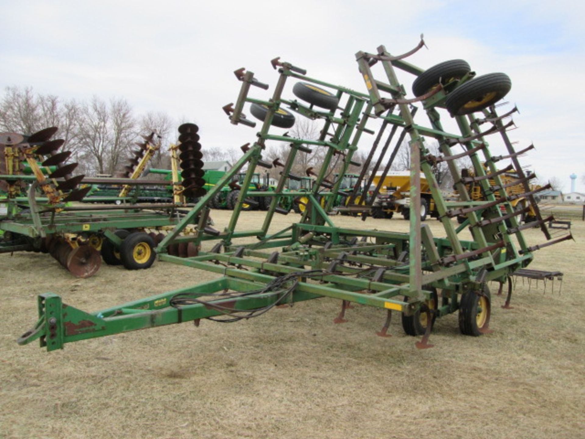 JOHN DEERE 960 FIELD CULT, 30’ , 3 BAR COIL TINE HARROW - Image 2 of 6