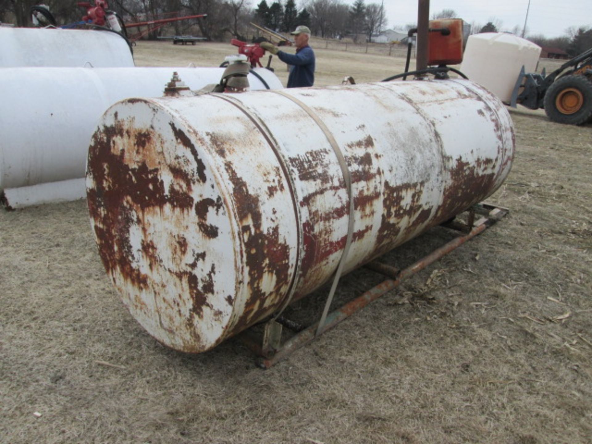 1000 GAL FUEL TANK, PUMP - Image 4 of 5