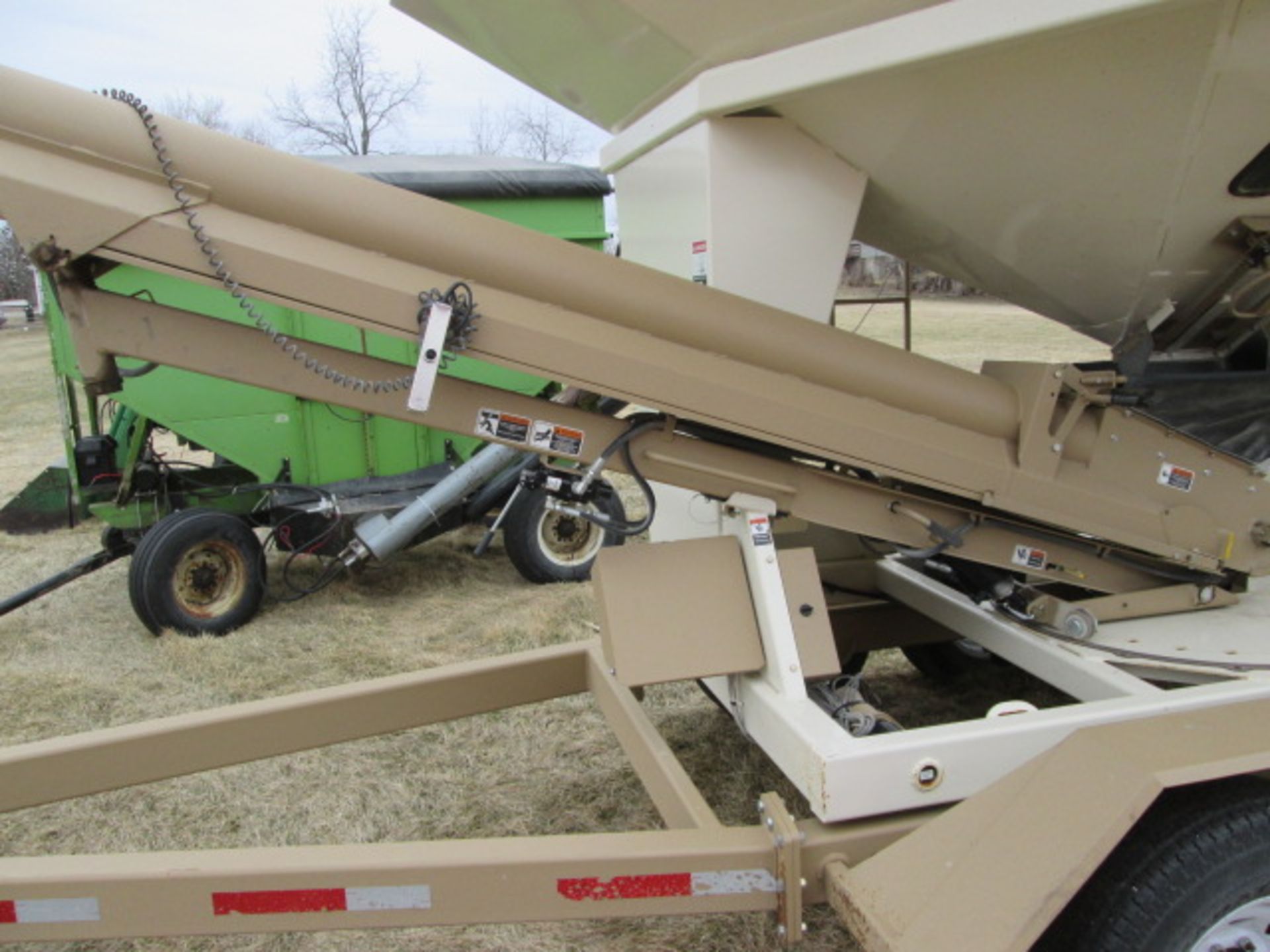 2011 UNVERFERTH 3750 SEED TENDER,TRIPLE AXLE,HONDA MOTOR, SCALE - Image 9 of 11