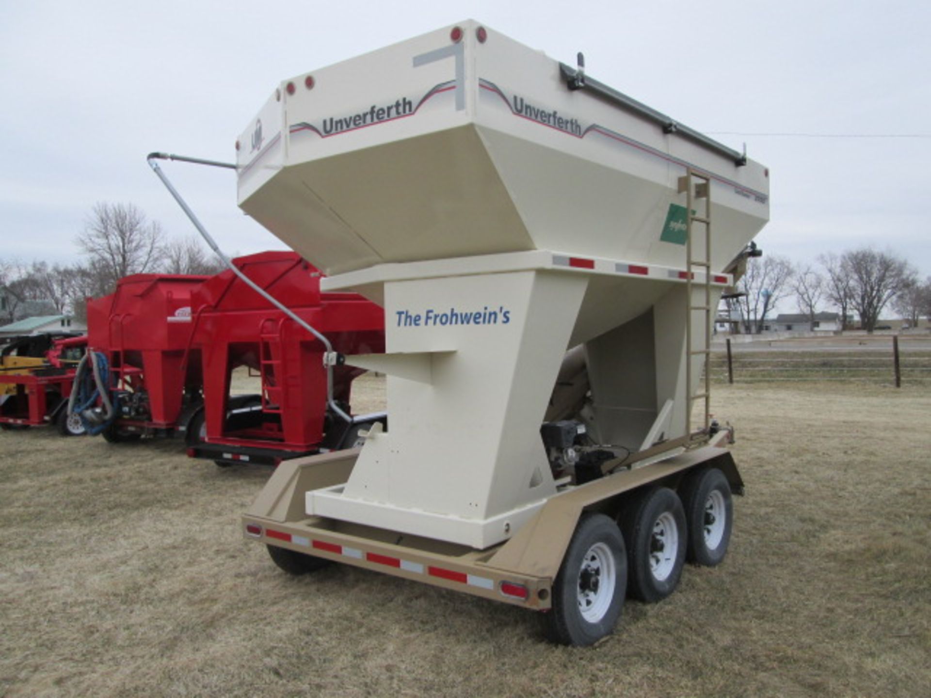 2011 UNVERFERTH 3750 SEED TENDER,TRIPLE AXLE,HONDA MOTOR, SCALE - Image 3 of 11