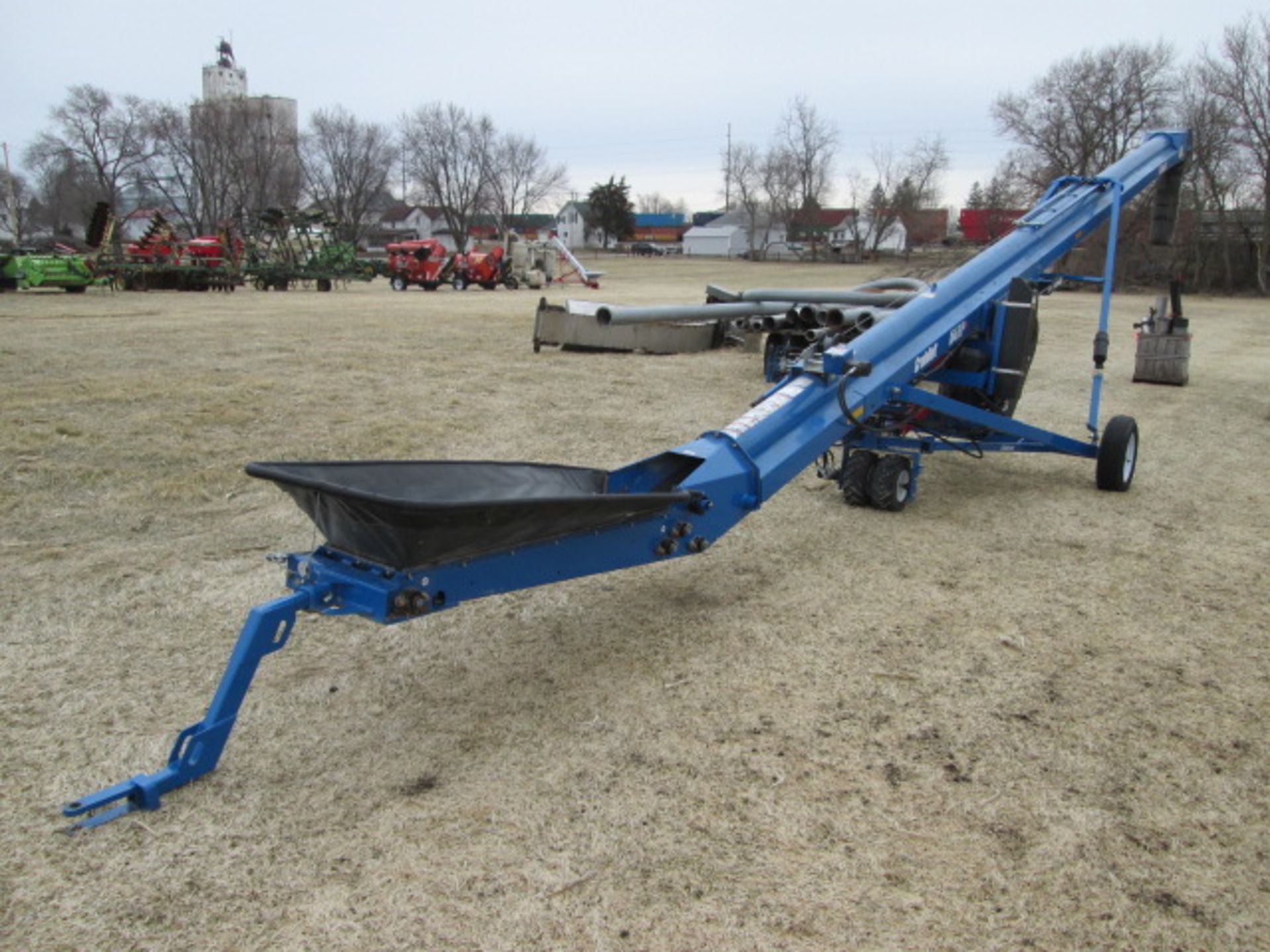 2017 BRANDT 1547 CONVEYOR;47’ ; ALL HYDRAULIC, GAS MOTOR; EZ MOVE, LIKE NEW - Image 2 of 12