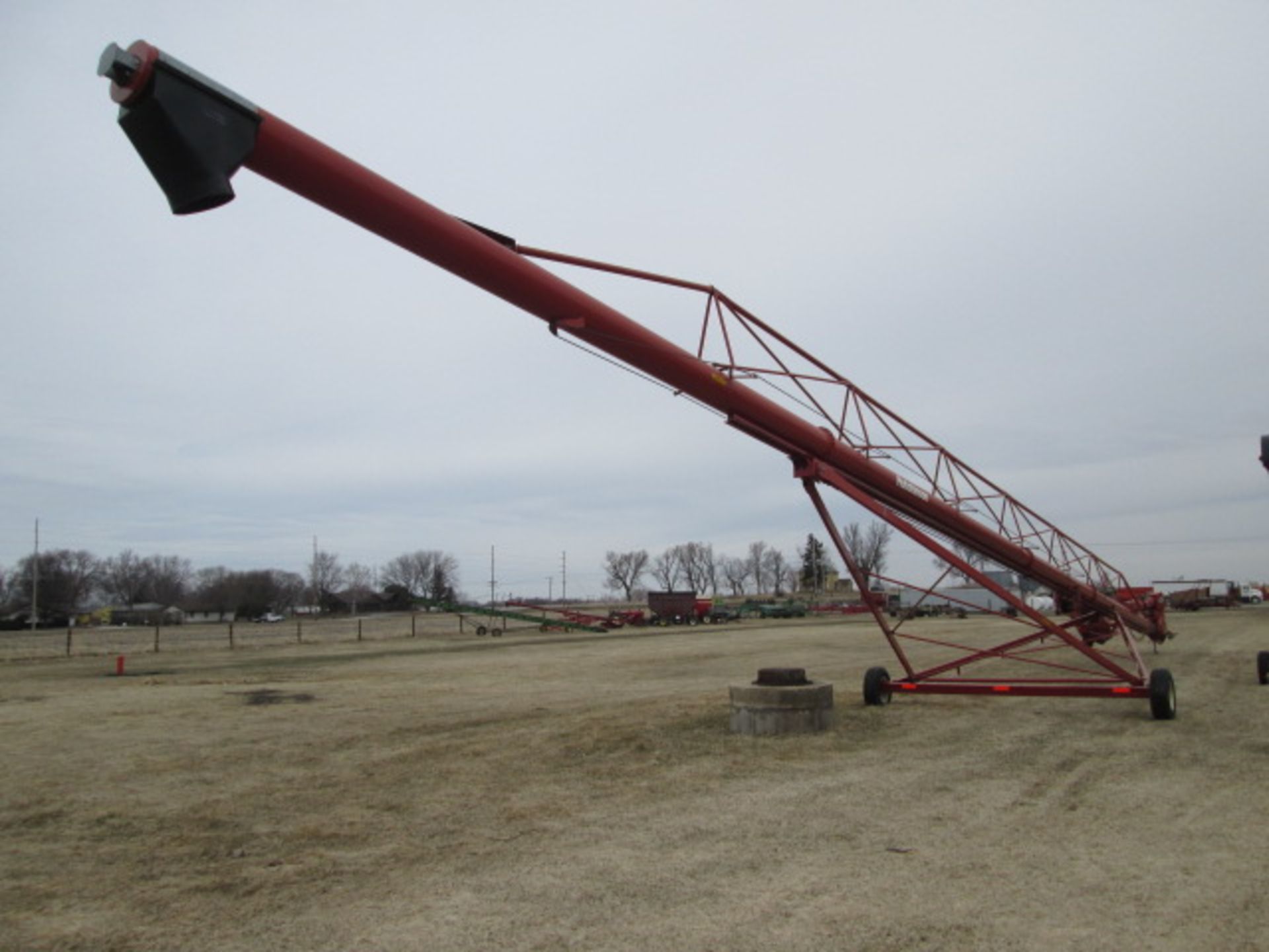 HUTCHINSON 90’X 13” AUGER, SWING HOPPER - Image 4 of 8