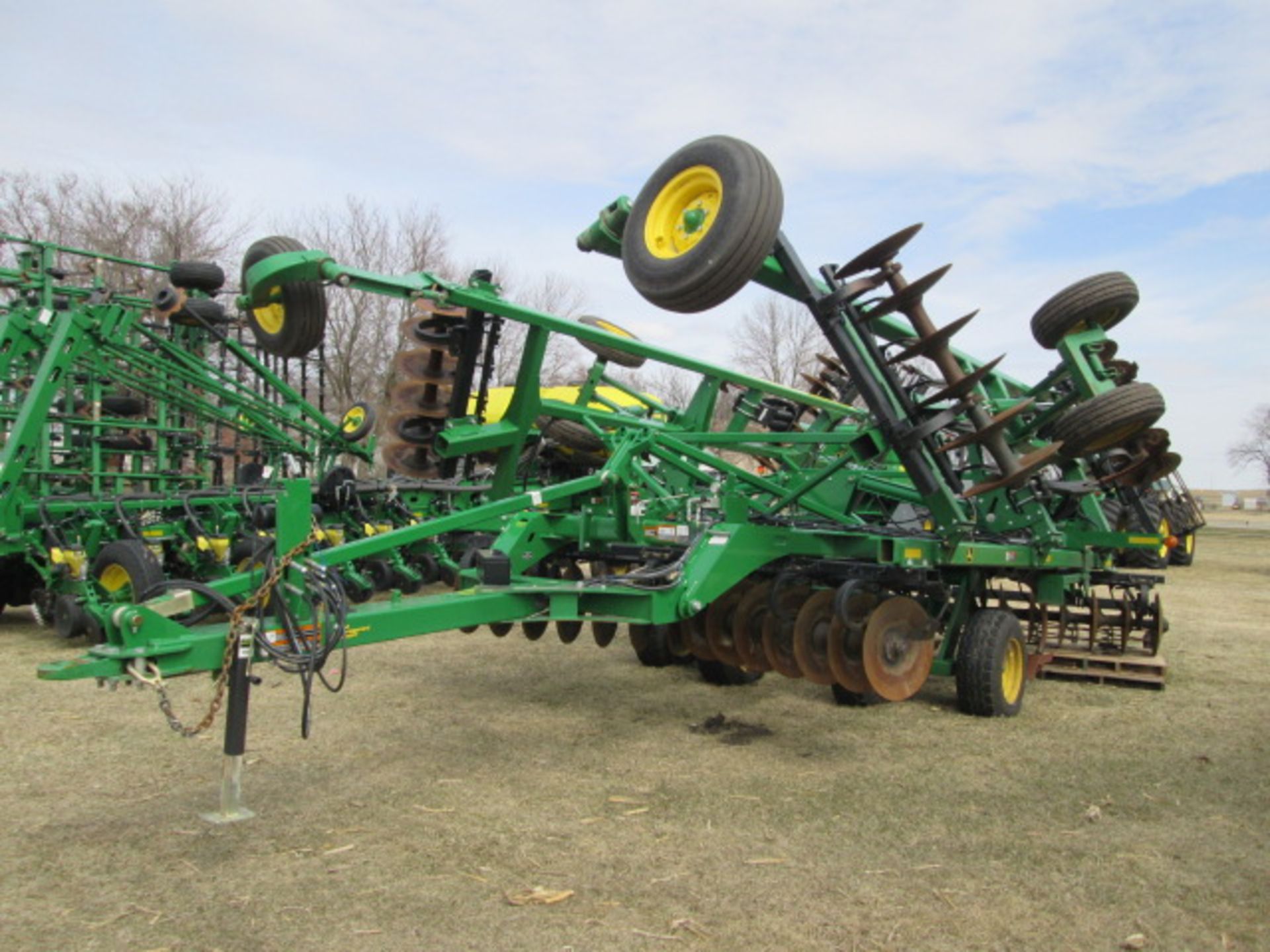 2014 JOHN DEERE 2720 DISC RIPPER, 9 SHANK, ROLLING BASKETS - Image 2 of 11