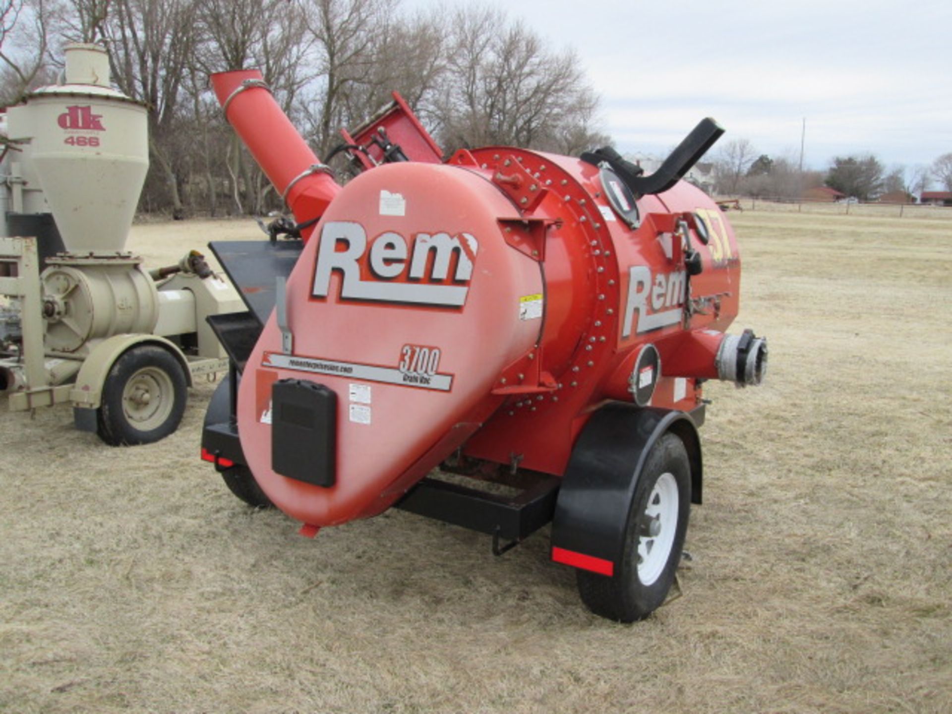 REM 3700 GRAIN VAC; FOR PARTS - Image 3 of 7