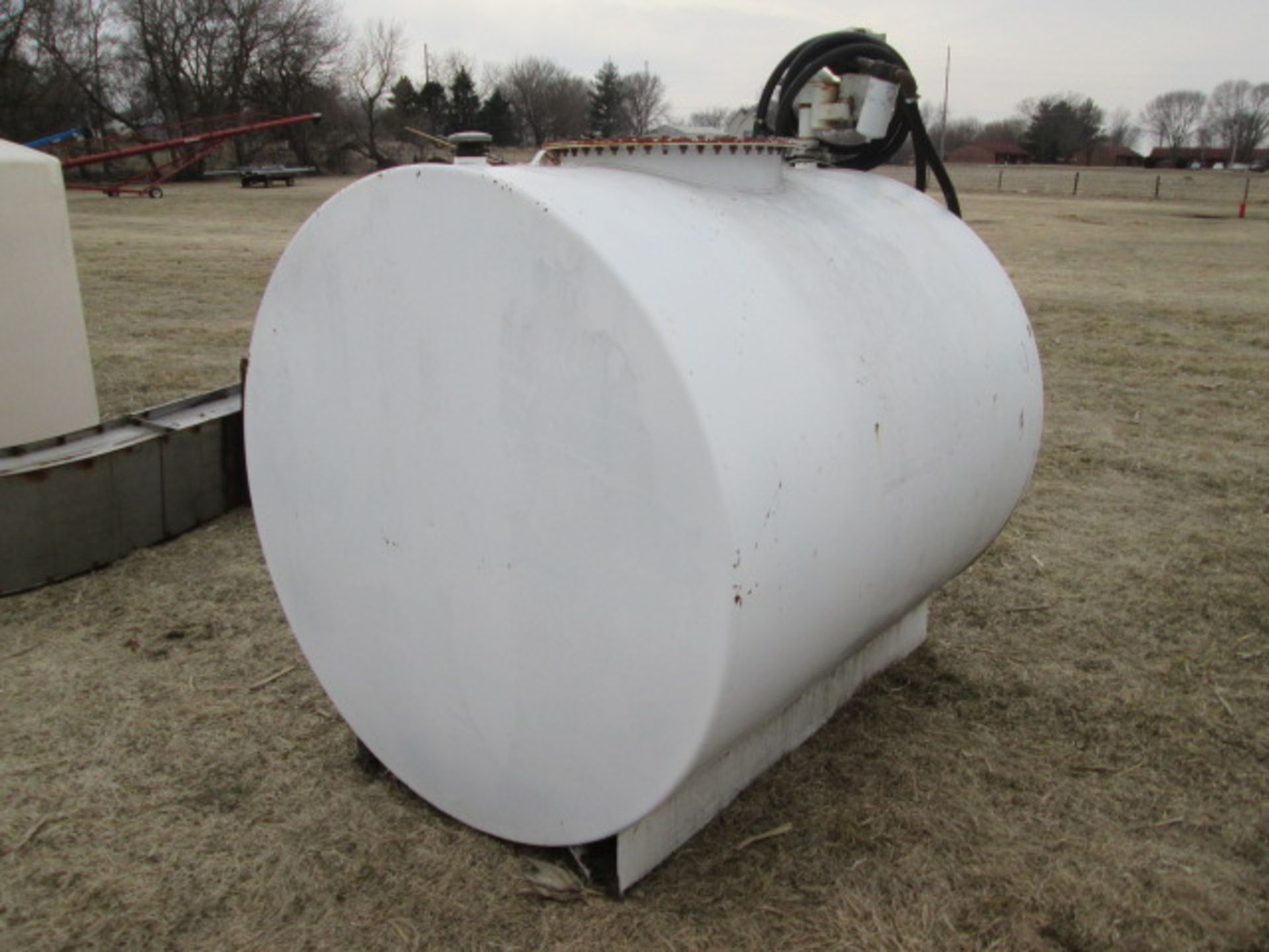 1000 GAL FUEL TANK, PUMP - Image 4 of 5