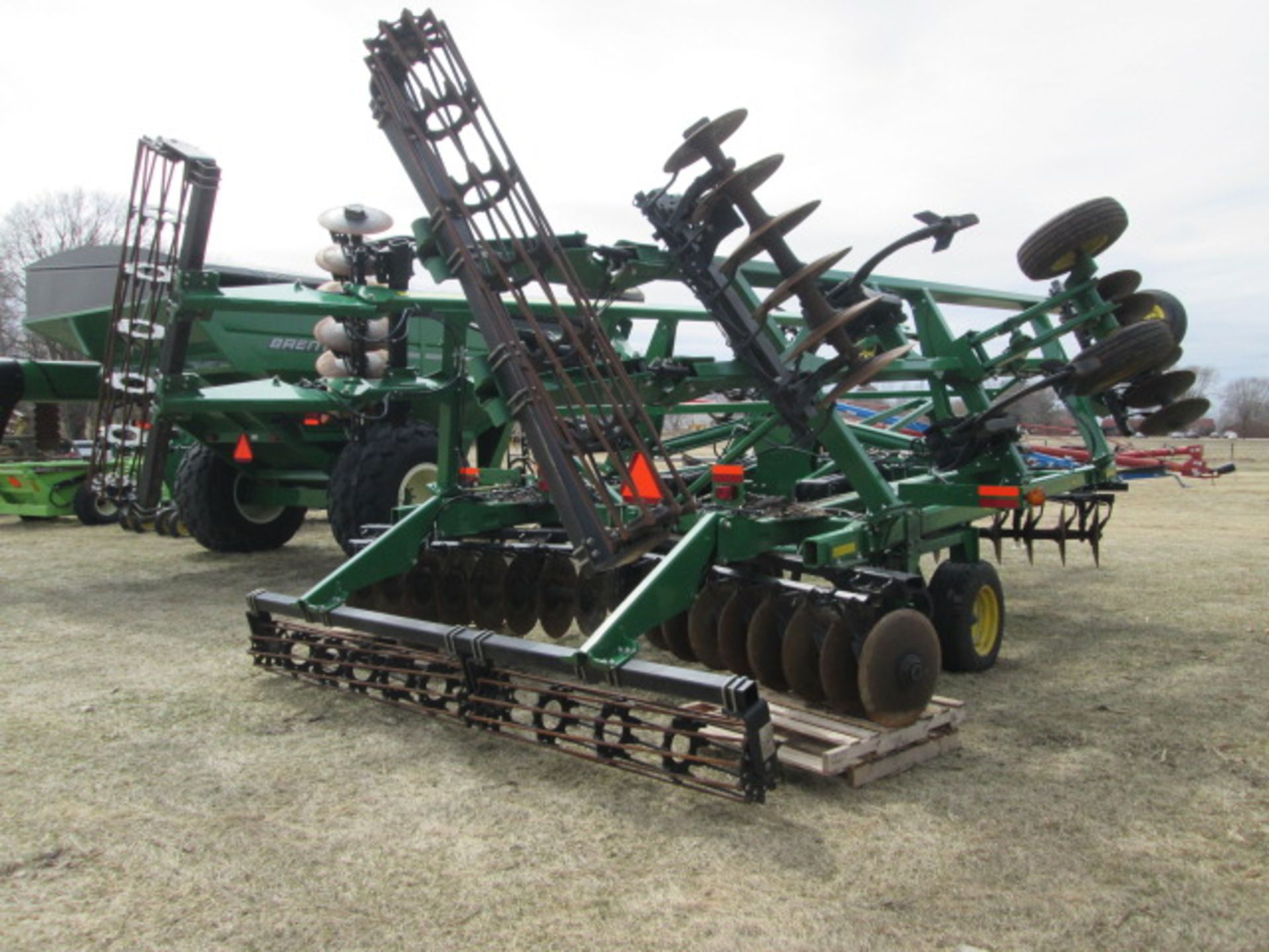 2014 JOHN DEERE 2720 DISC RIPPER, 9 SHANK, ROLLING BASKETS - Image 4 of 11