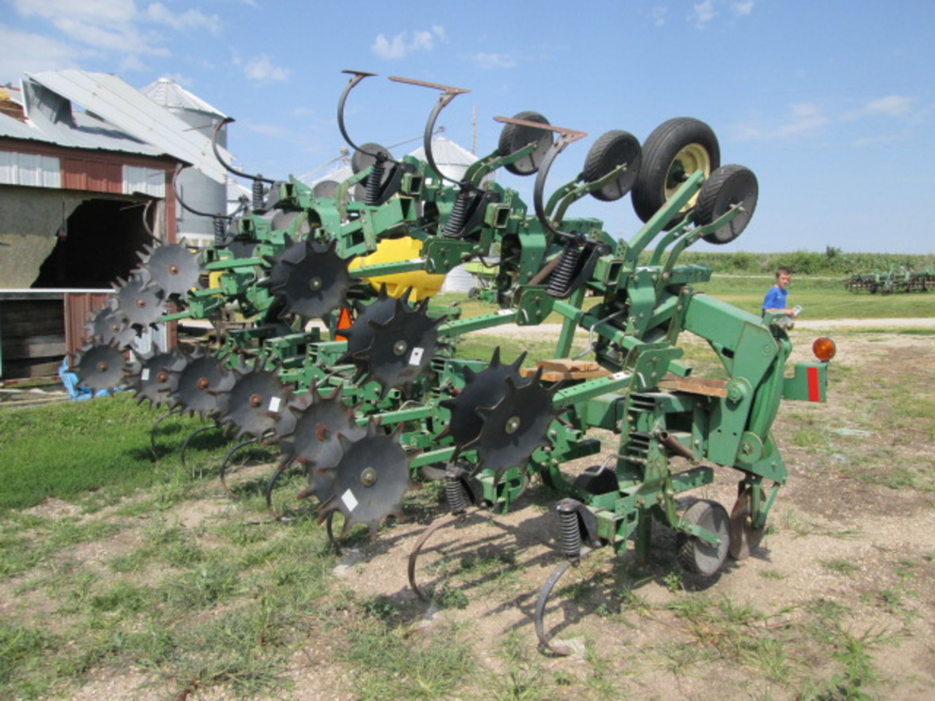 JD 856 12R30 CULT, SINGLE SHANK PER ROW - Image 3 of 7