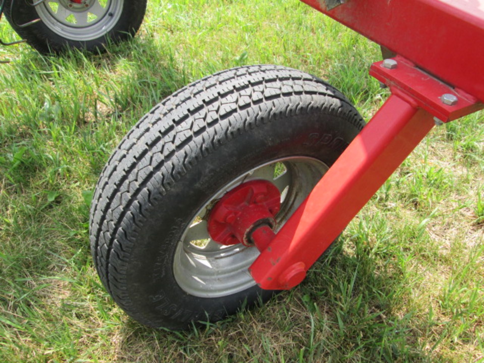 MF V-10 10 WHEEL HAY RAKE - Image 6 of 7