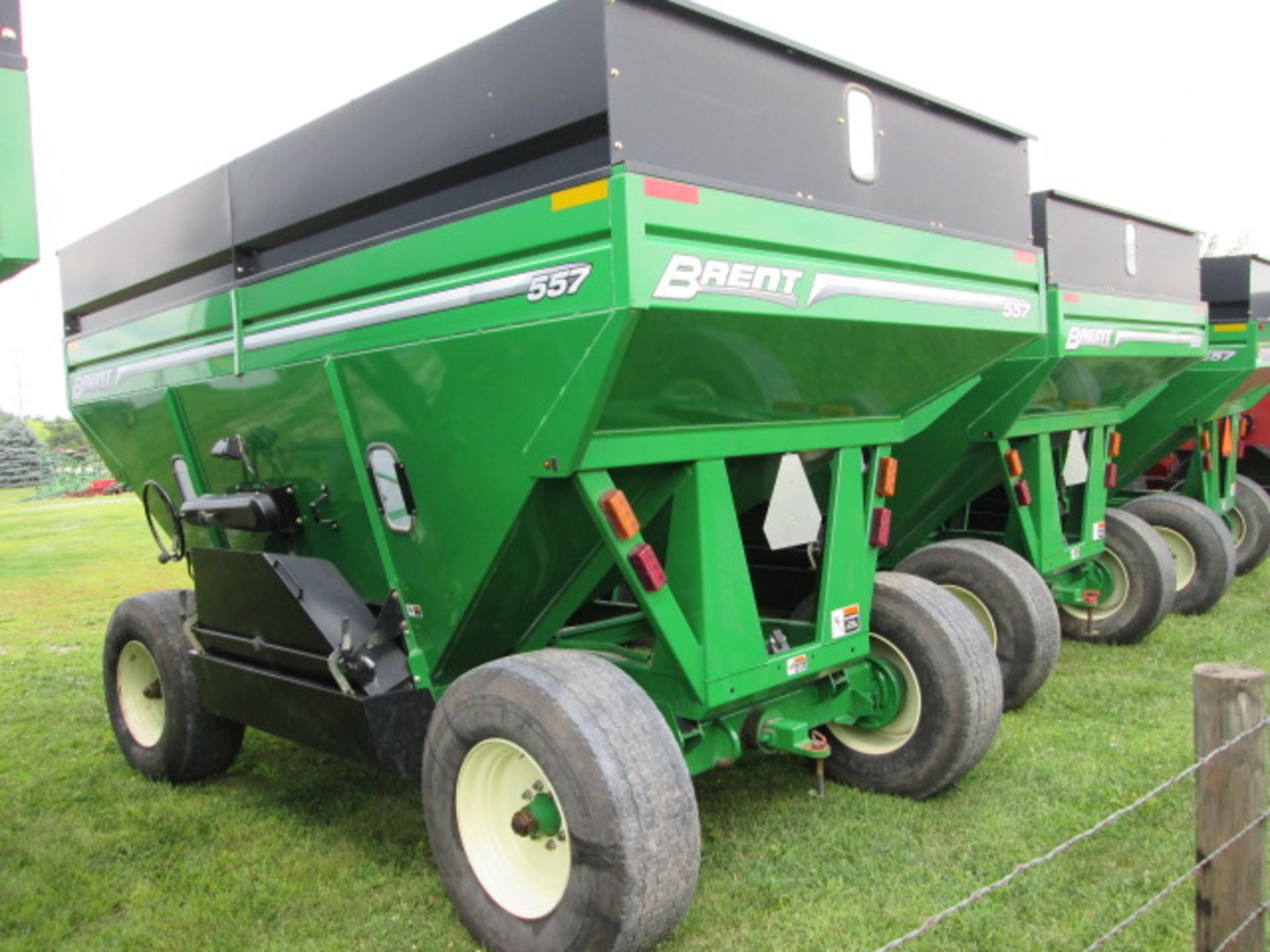 BRENT 557 GRAVITY FLOW WAGON - Image 4 of 11