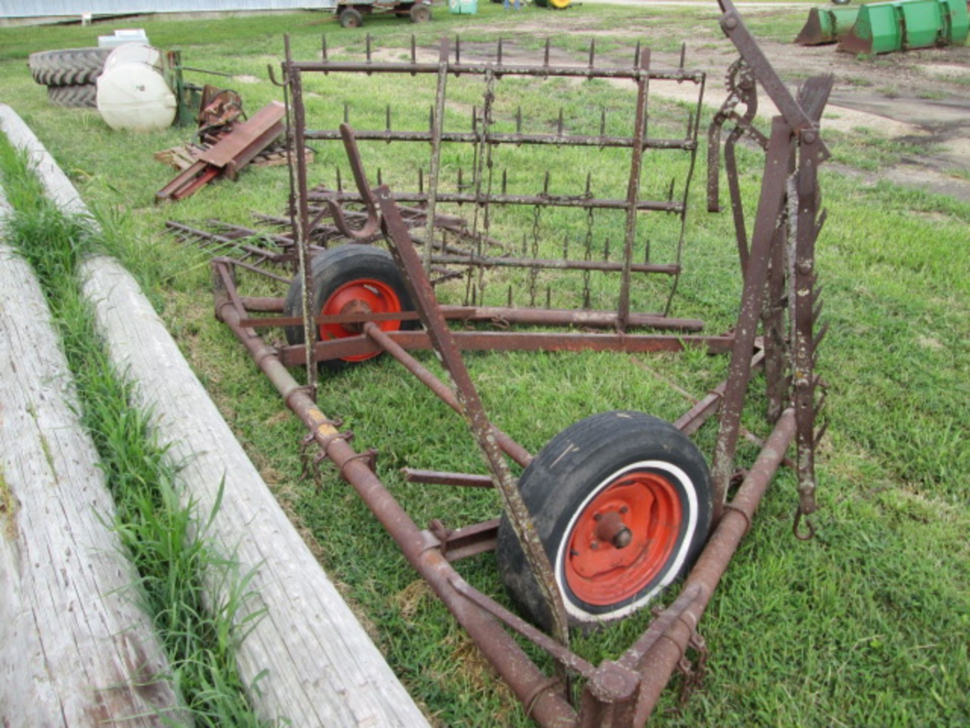 4 SECTION HARROW W/CART - Image 3 of 7