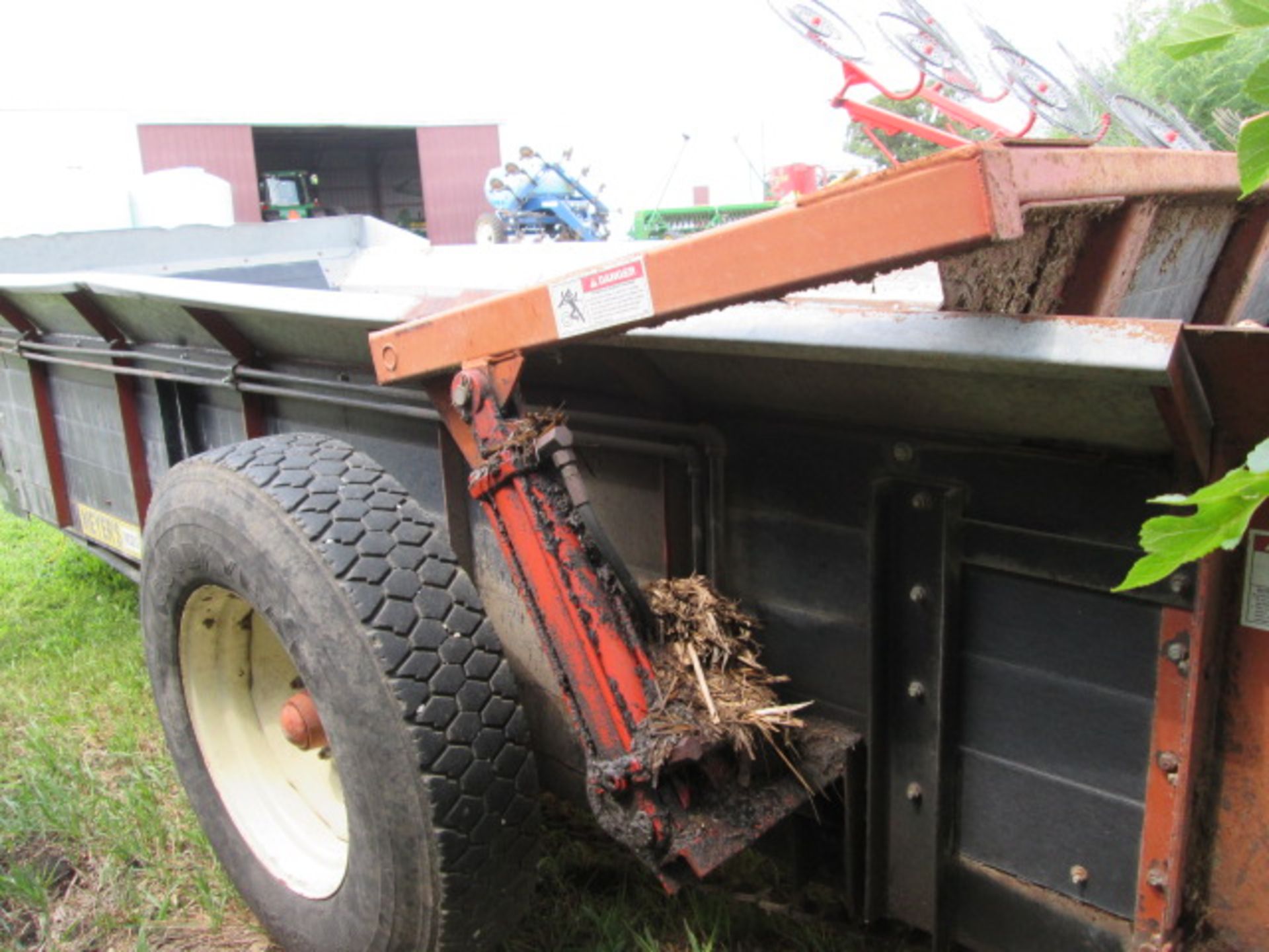 MEYERS 300 MANURE SPREADER - Image 2 of 7