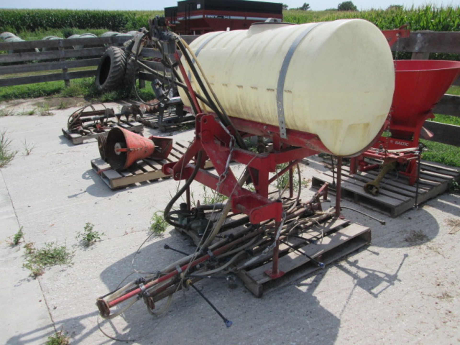 200 GAL 3 PT SPRAYER