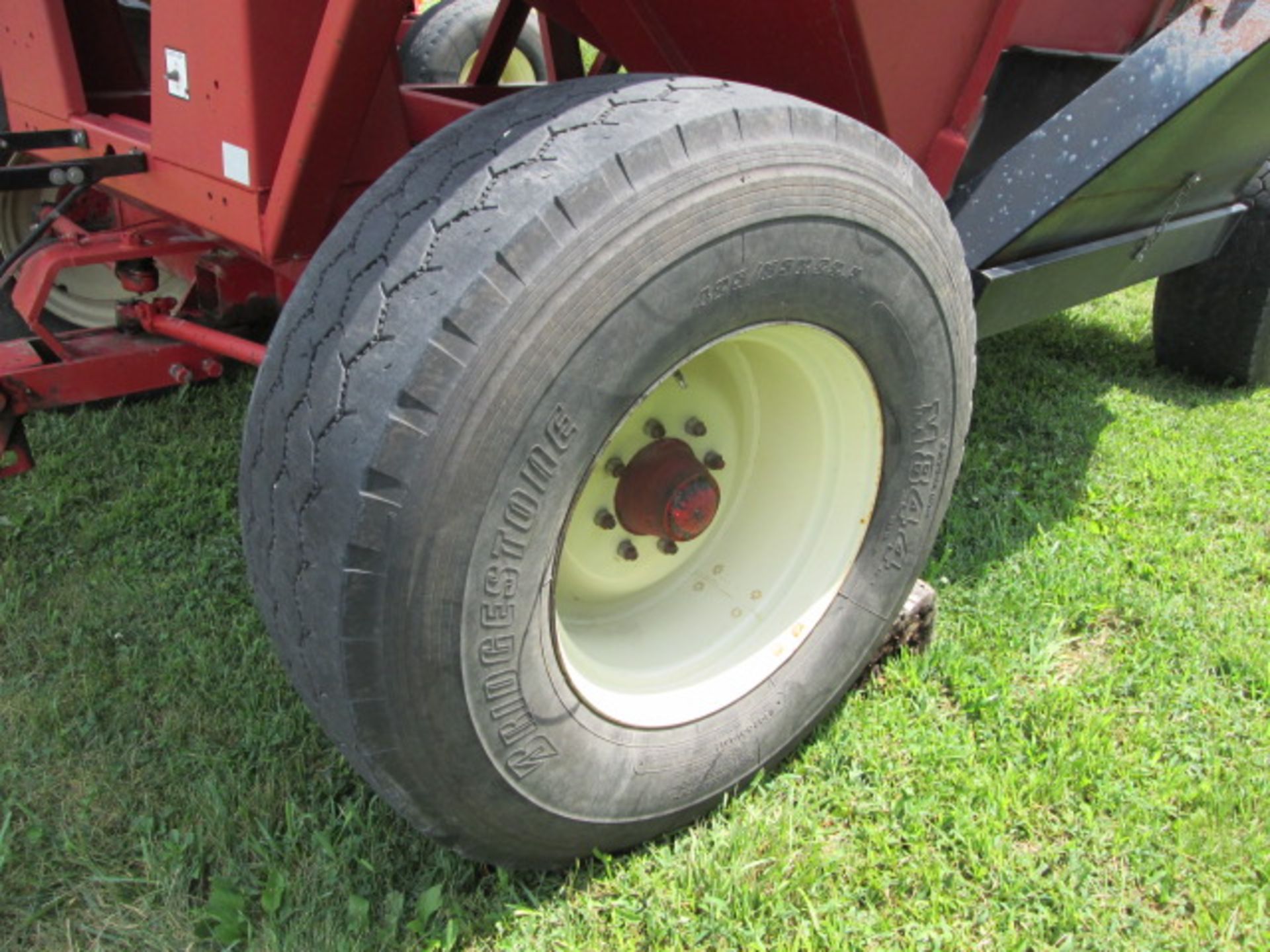 BRENT 540 GRAVITY FLOW WAGON - Image 7 of 11