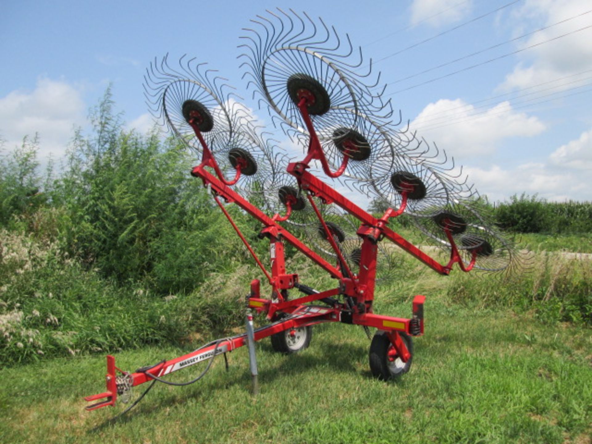 MF V-10 10 WHEEL HAY RAKE