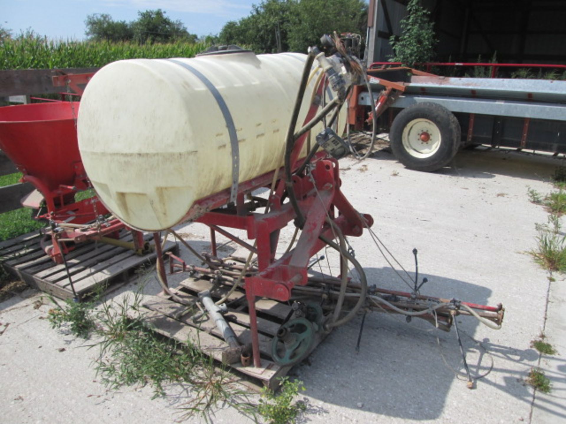 200 GAL 3 PT SPRAYER - Image 2 of 4