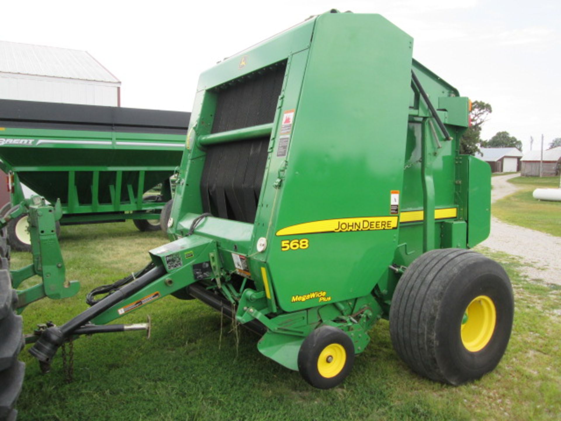 2008 JD 568 ROUND BALER,NET WRAP, MEGA WIDE;BIG TIRES;18,000 BALES