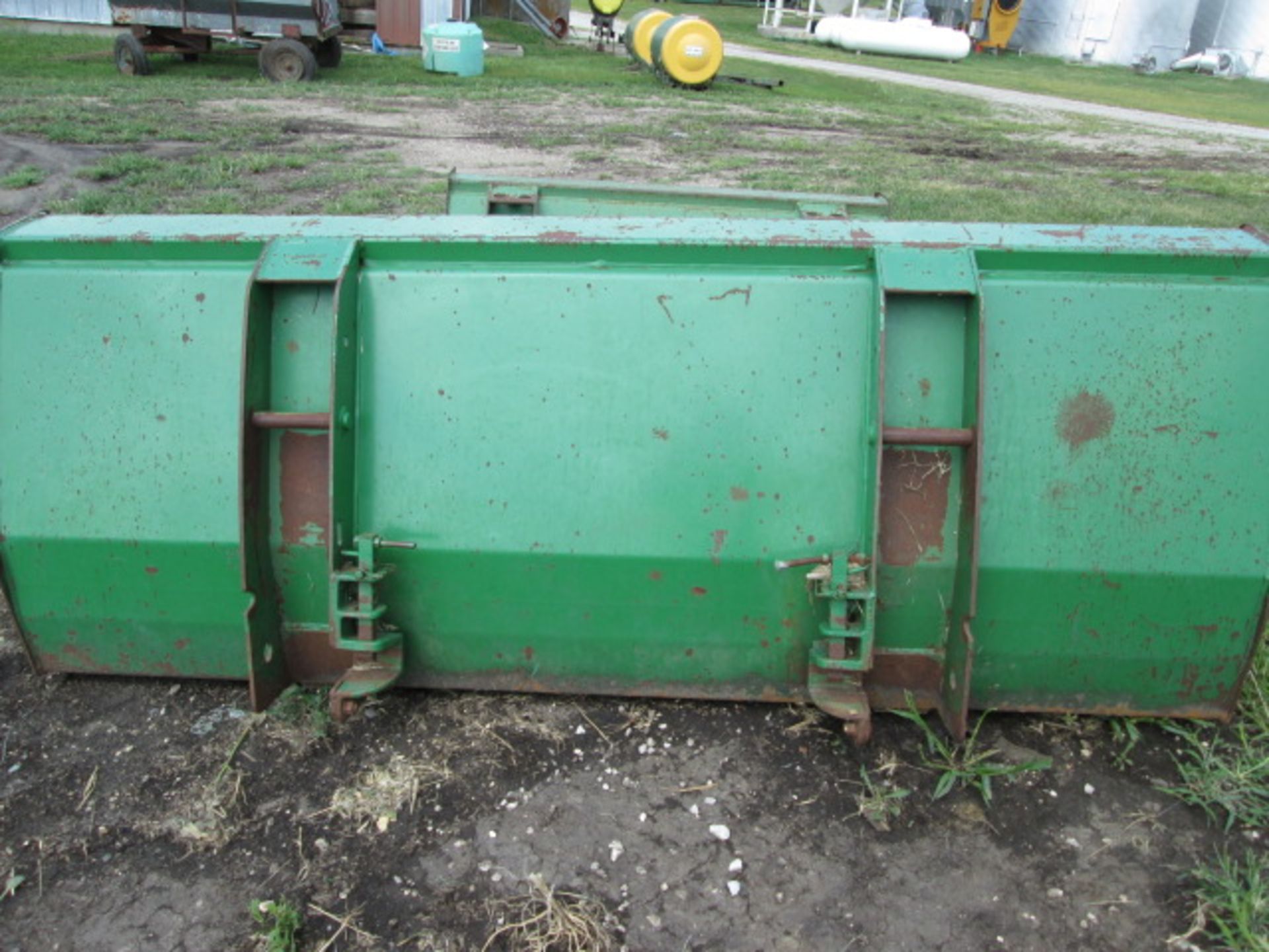 JOHN DEERE BUCKET - Image 2 of 3