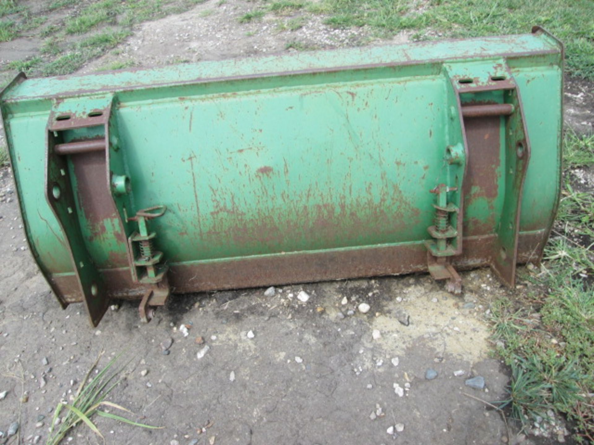 JOHN DEERE BUCKET - Image 2 of 4