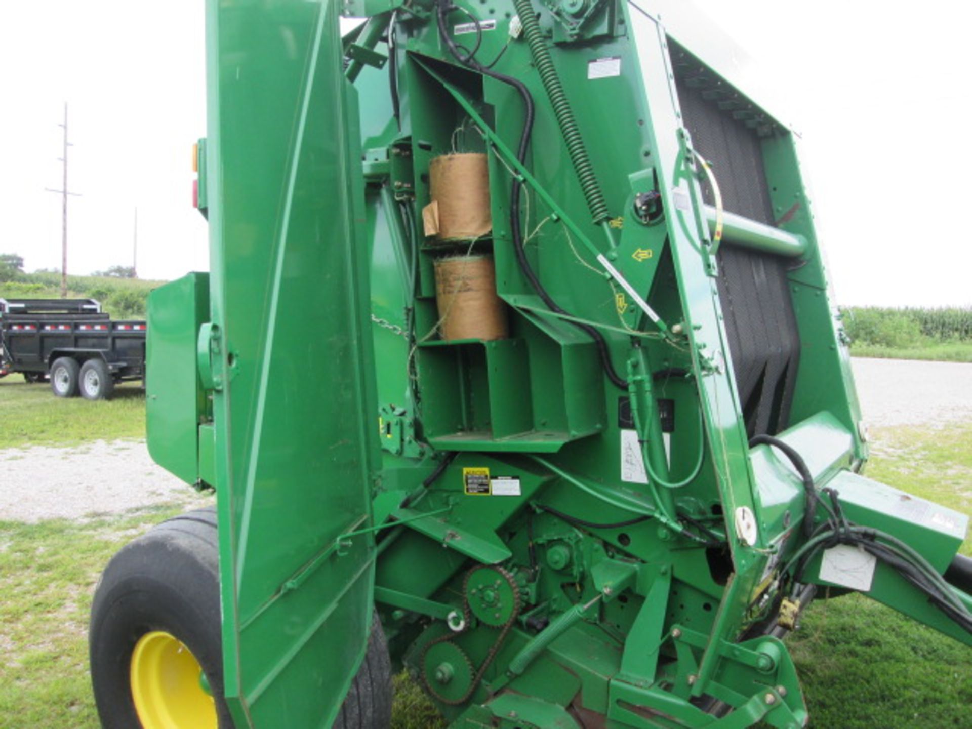 2008 JD 568 ROUND BALER,NET WRAP, MEGA WIDE;BIG TIRES;18,000 BALES - Image 7 of 12