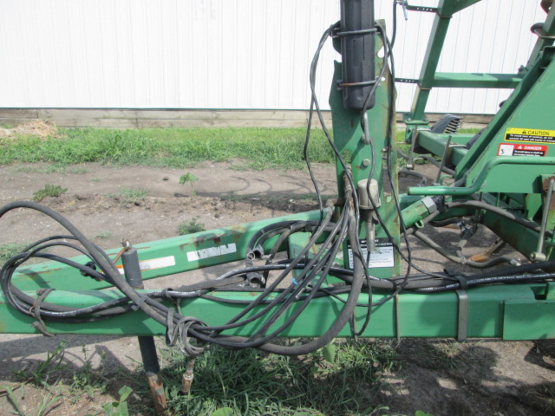 JD 980 FIELD CULTIVATOR,32’, HEAVY SHANKS, 3X HARROW - Image 8 of 10