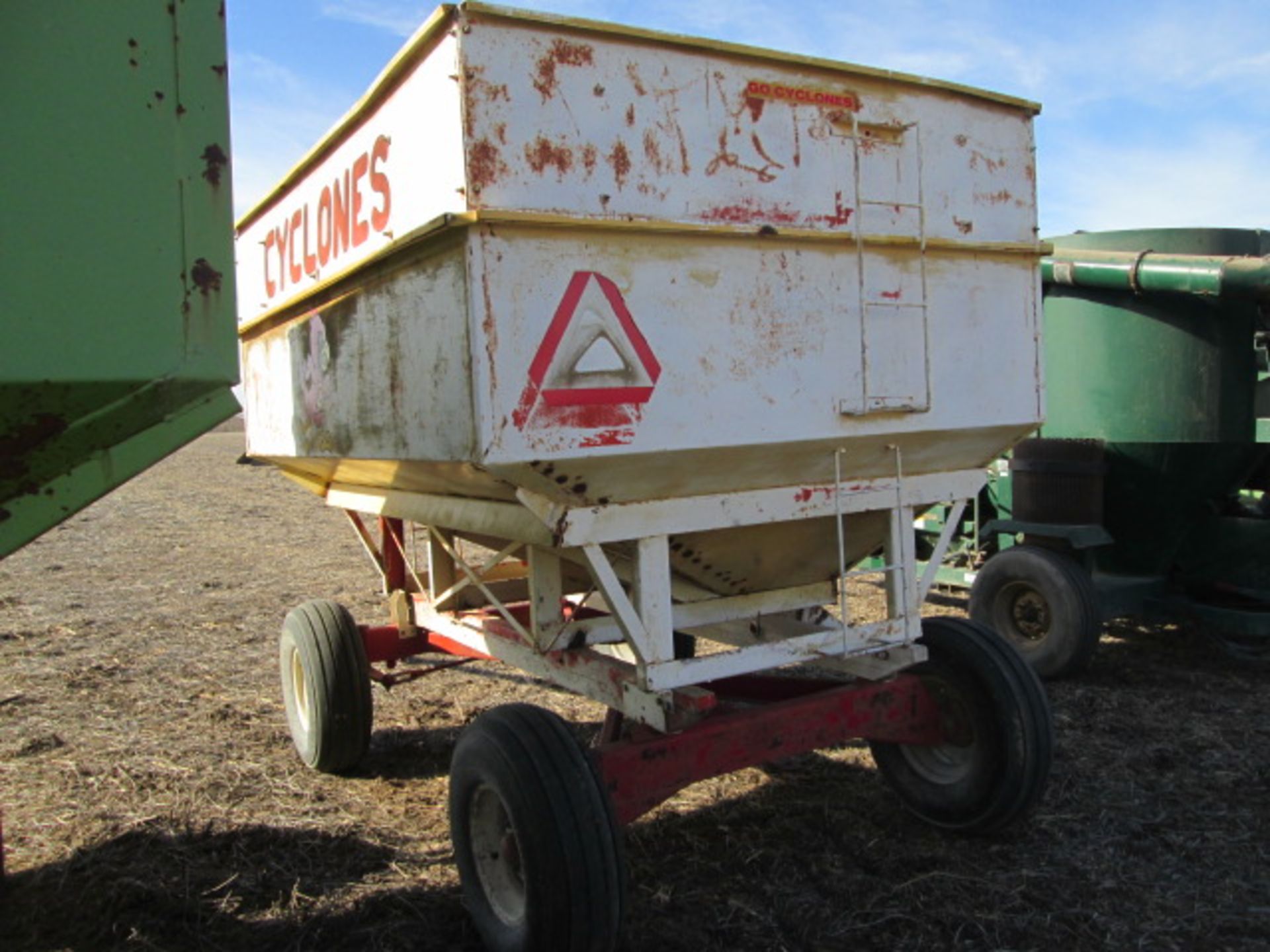 225 BUSHEL GRAVITY WAGON - Image 3 of 4