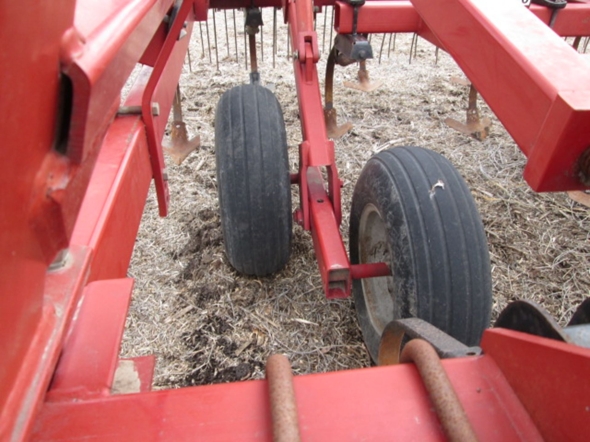 C-IH 4300 FIELD CULT, 3X HARROW, 26’ - Image 8 of 9