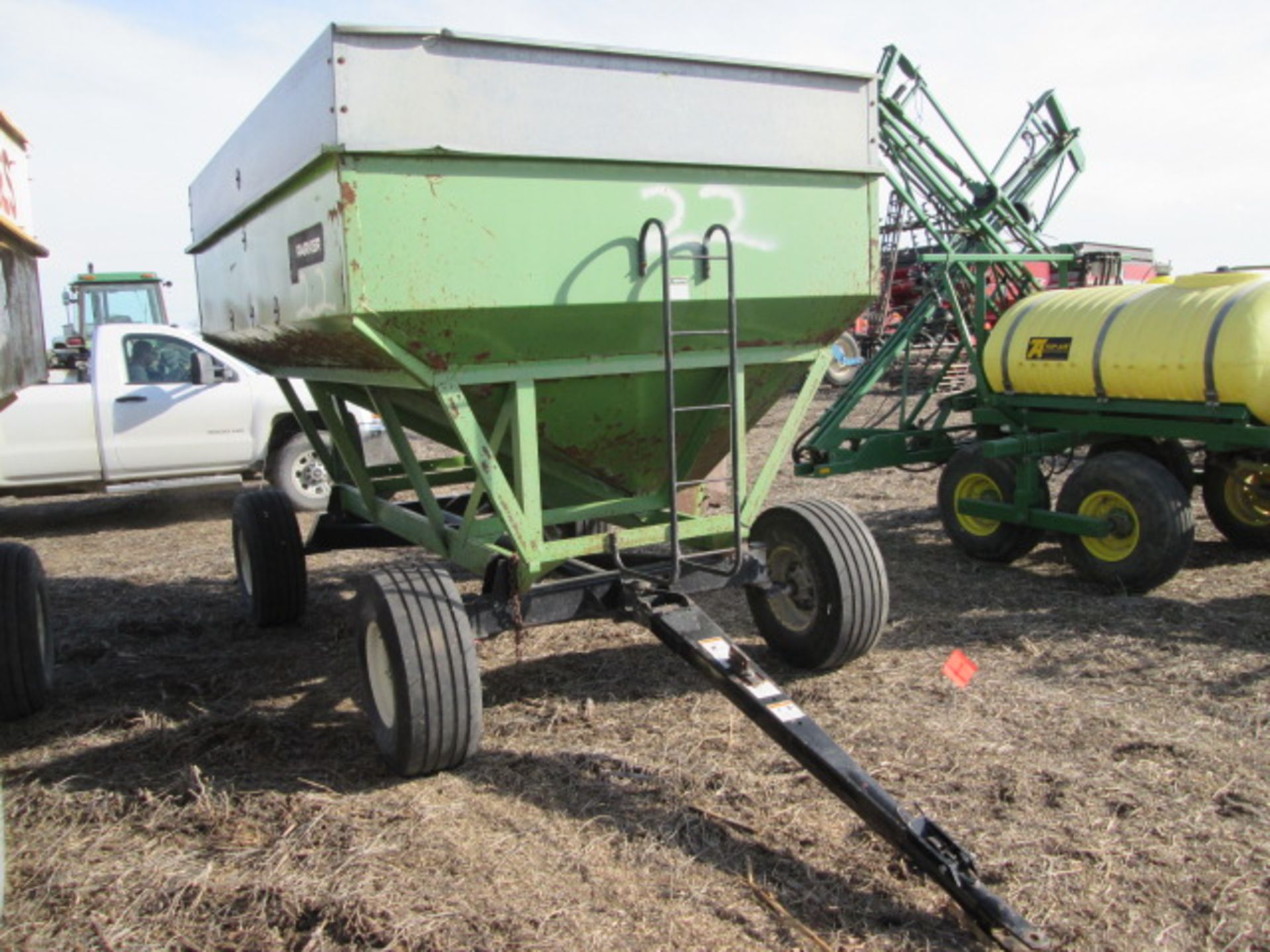 PARKER 2600 GRAVITY WAGON;NEW TIRES