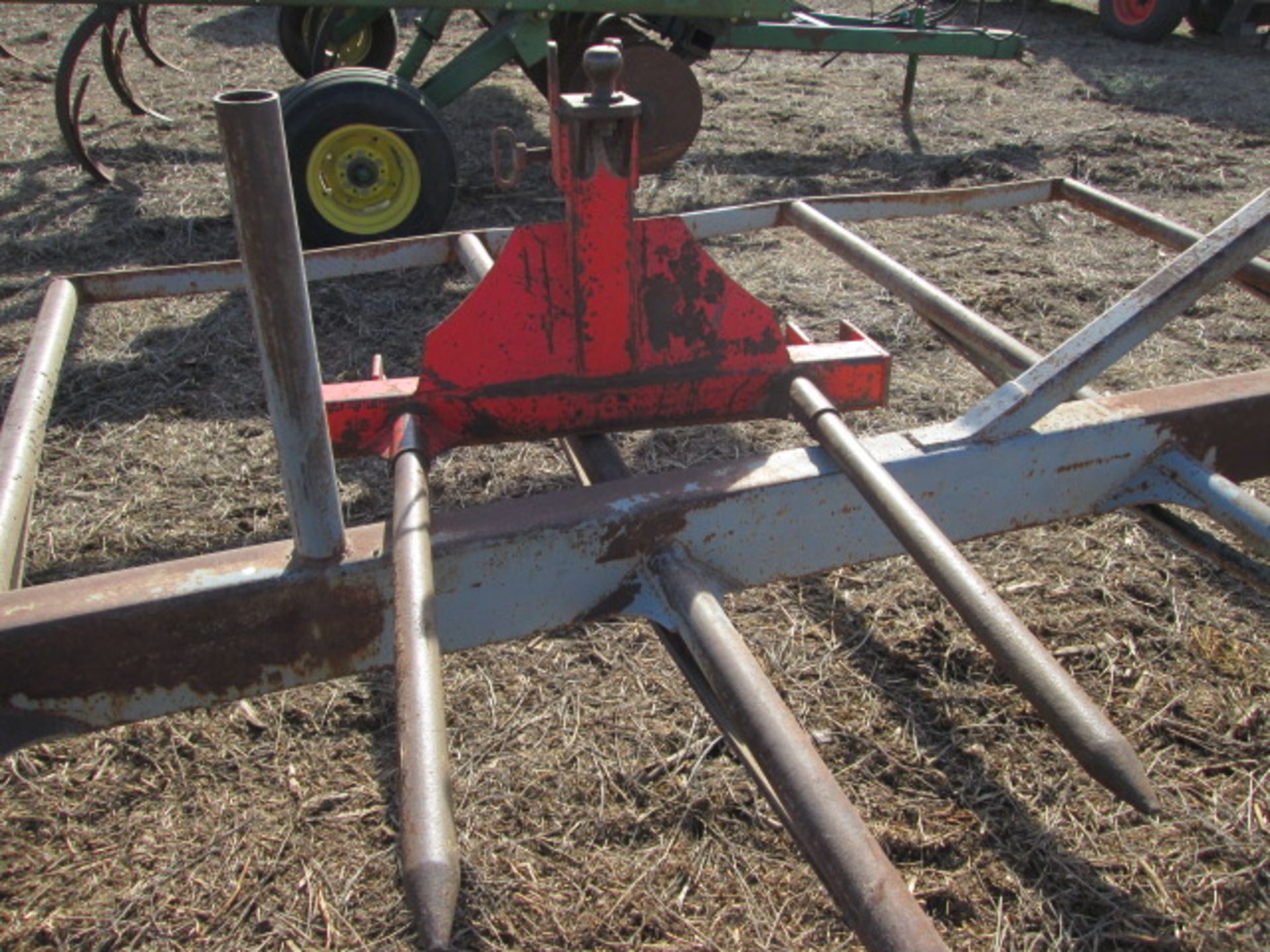 6 BALE GOOSENECK HAY TRAILER W/BALE FORK - Image 5 of 6