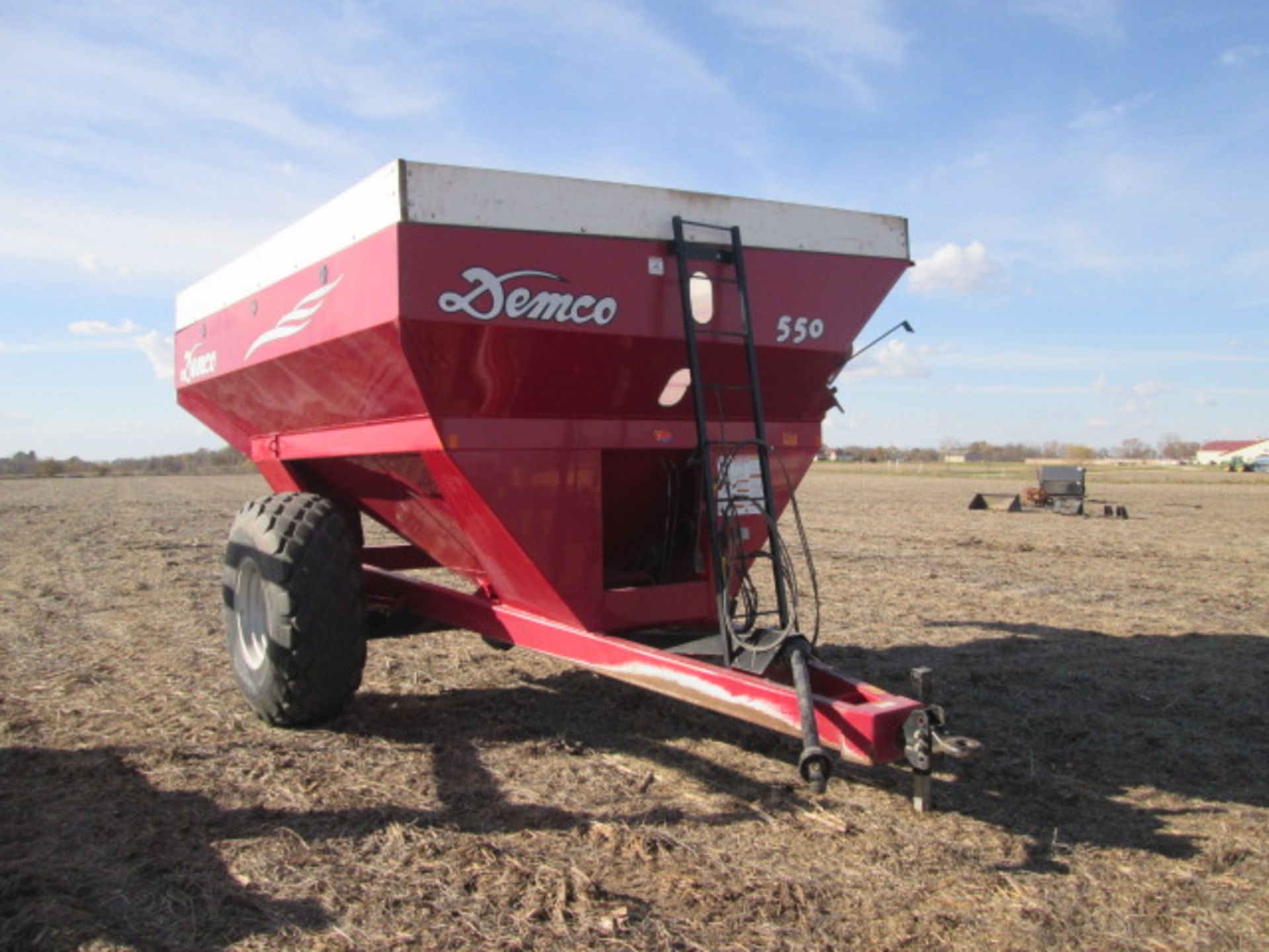 DEMCO 550 GRAIN CART, 23.1X26