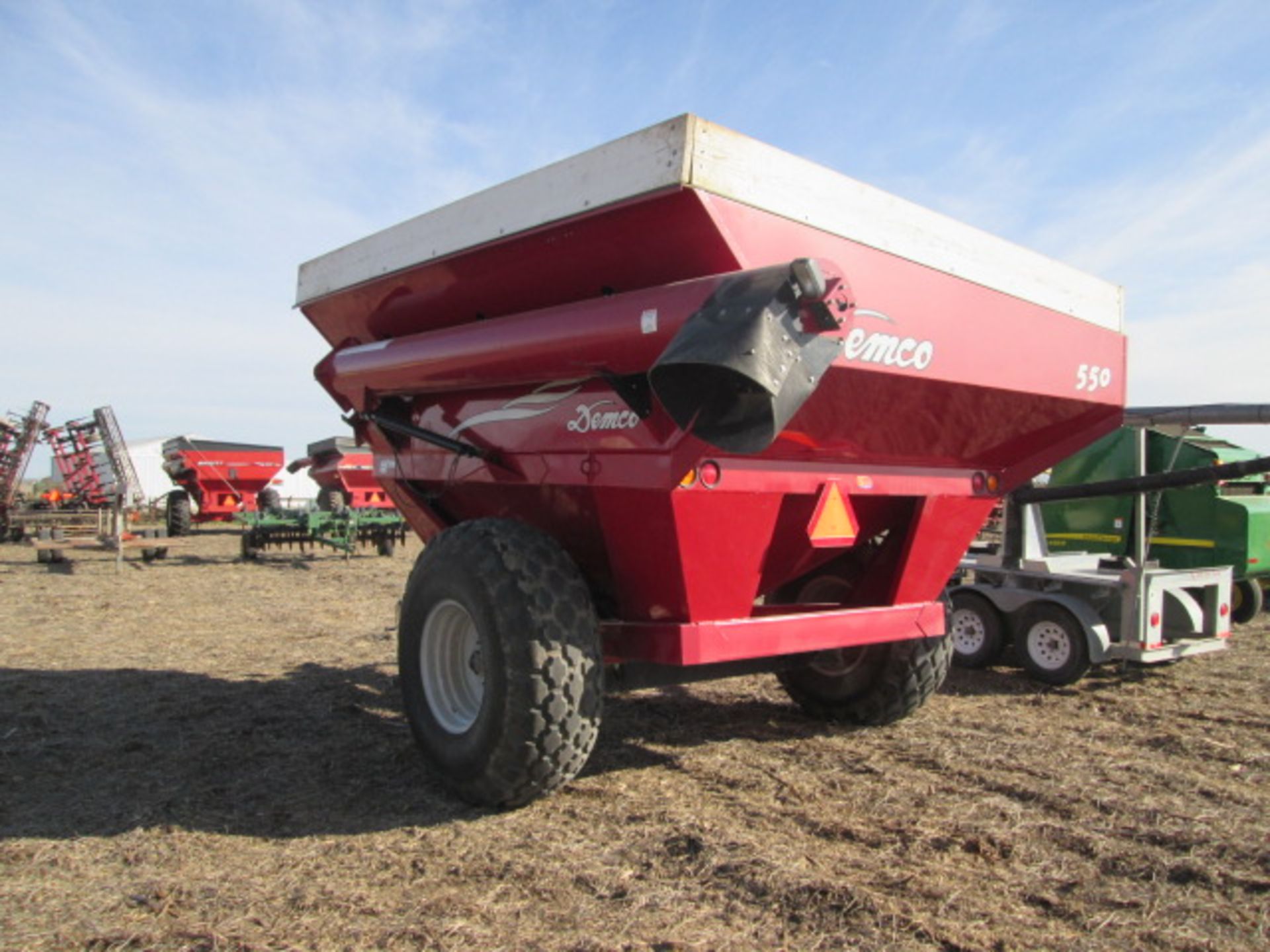 DEMCO 550 GRAIN CART, 23.1X26 - Image 3 of 9